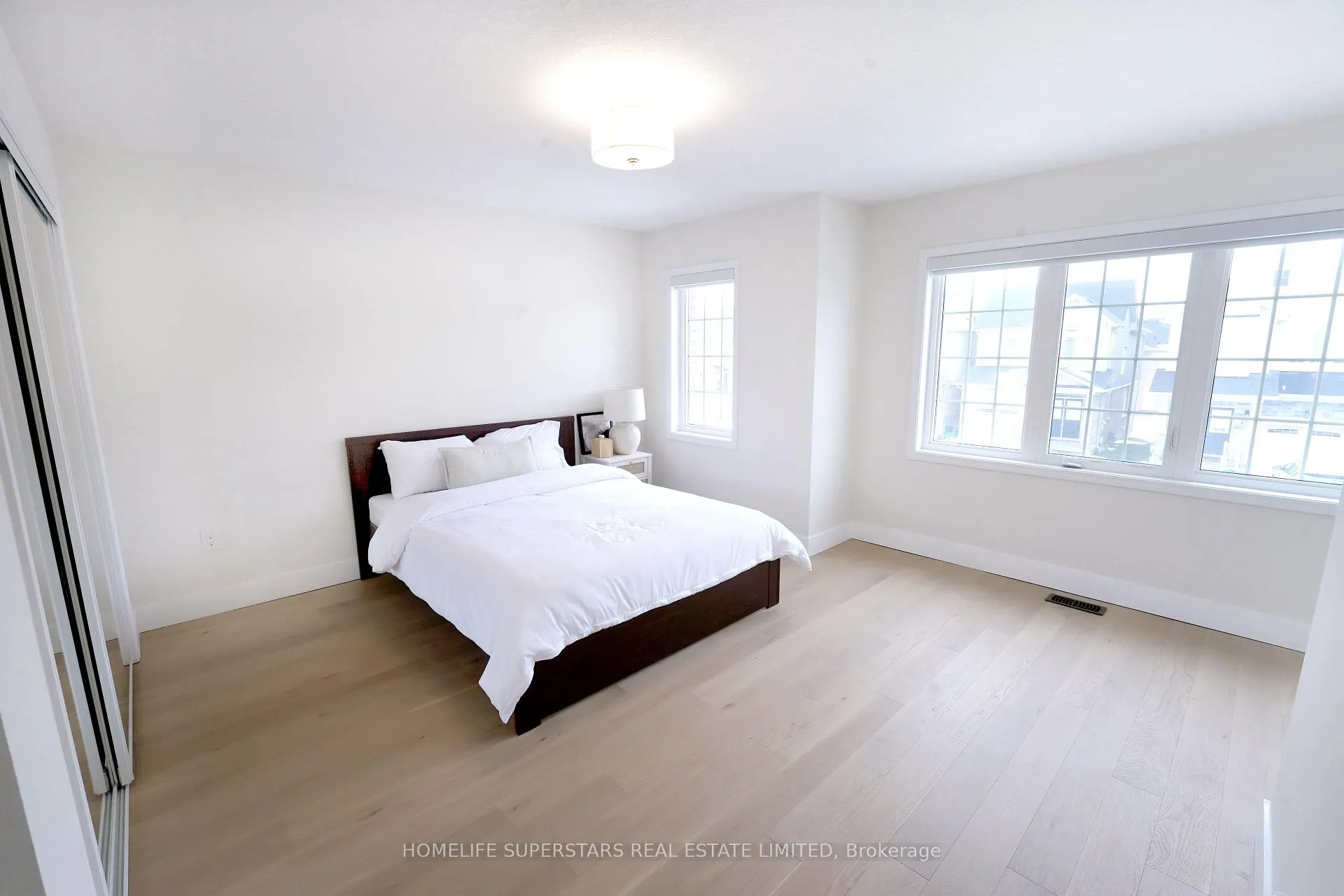 Photo 17 of 7777 Hackberry Trail, Niagara Falls, Brown — HOMEH