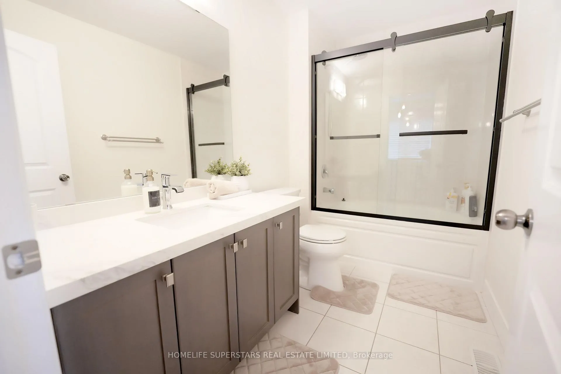 Photo 18 of 7777 Hackberry Trail, Niagara Falls, Brown — HOMEH
