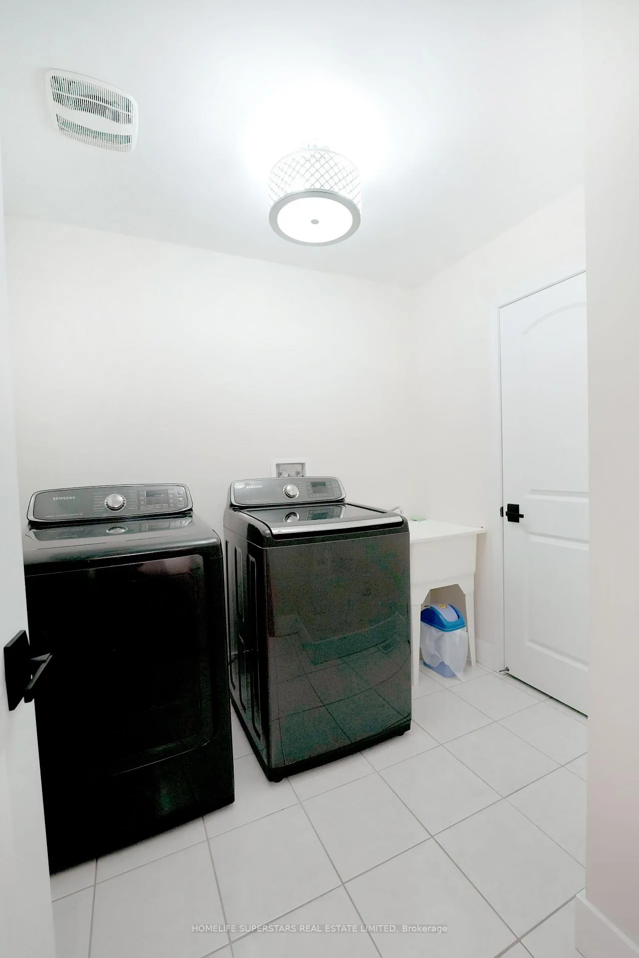 Photo 19 of 7777 Hackberry Trail, Niagara Falls, Brown — HOMEH
