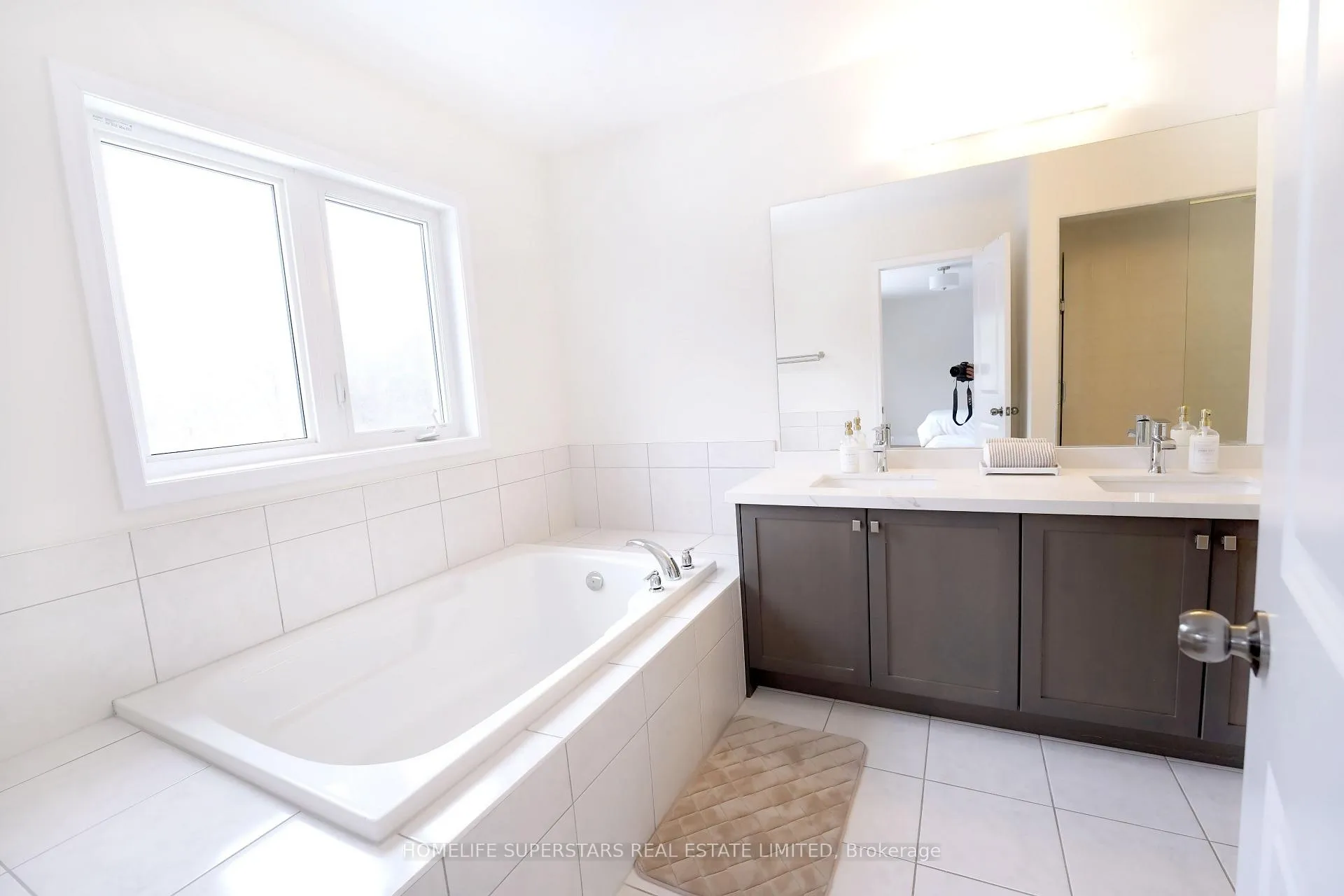 Photo 23 of 7777 Hackberry Trail, Niagara Falls, Brown — HOMEH