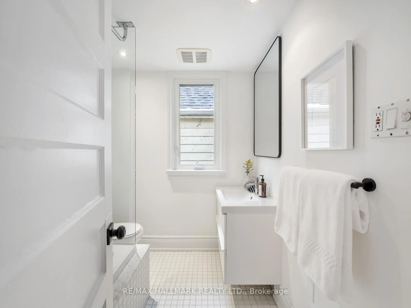 Photo 28 of 529 Logan Avenue, Toronto, North Riverdale — HOMEH