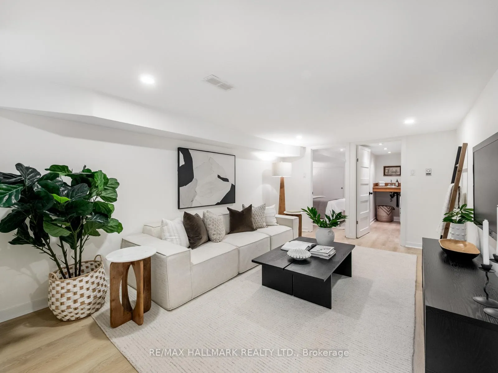 Photo 34 of 529 Logan Avenue, Toronto, North Riverdale — HOMEH