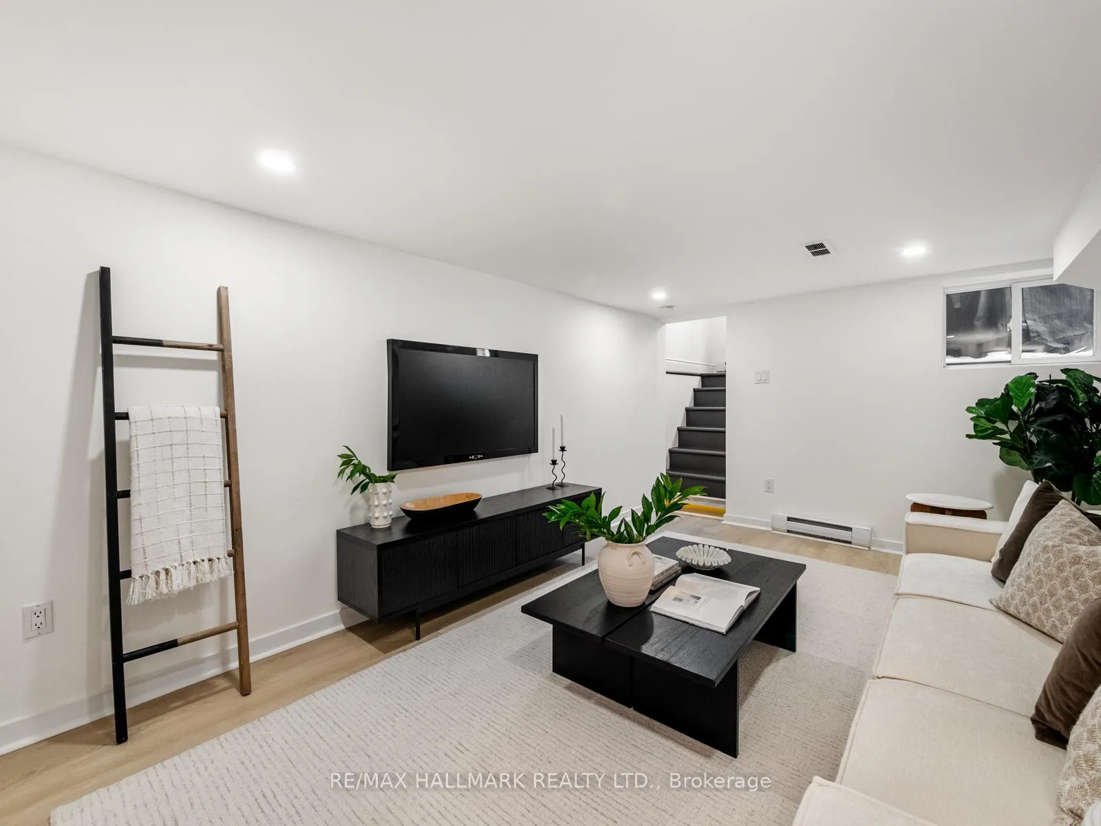 Photo 37 of 529 Logan Avenue, Toronto, North Riverdale — HOMEH