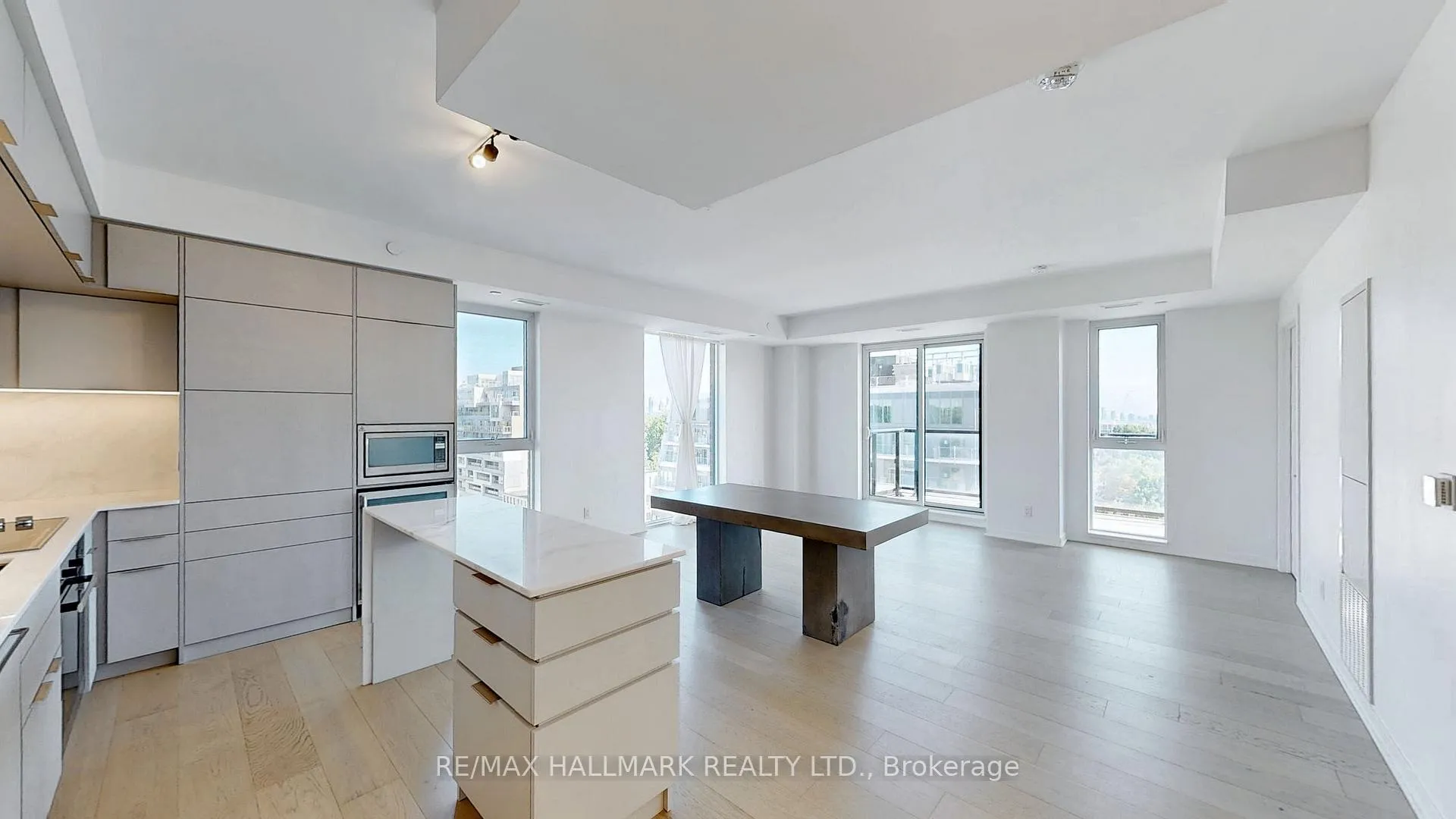 Photo 3 of Unit 906, 185 Alberta Avenue, Toronto, Oakwood Village — HOMEH