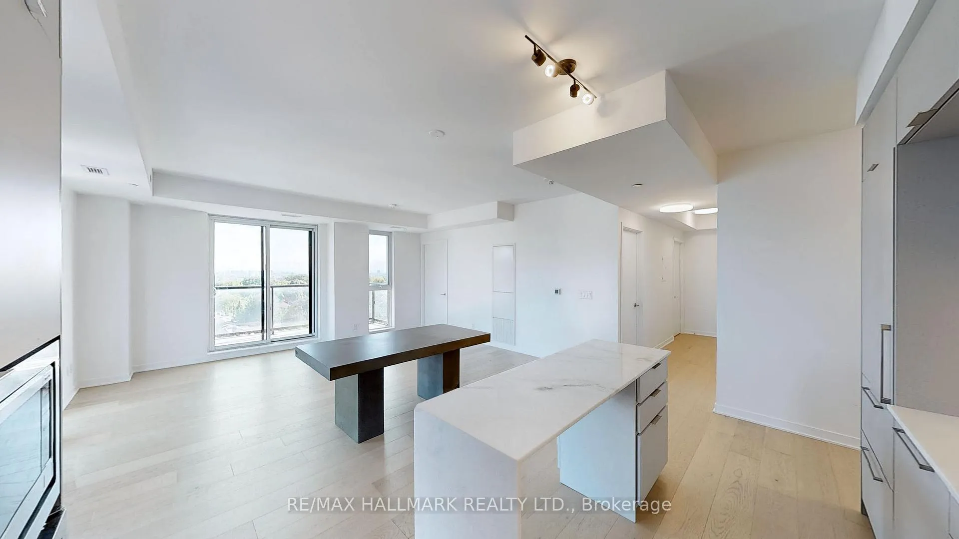Photo 5 of Unit 906, 185 Alberta Avenue, Toronto, Oakwood Village — HOMEH