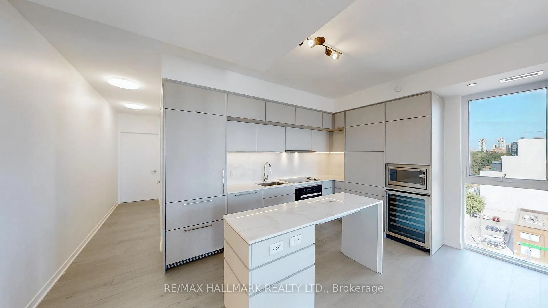 Photo 7 of Unit 906, 185 Alberta Avenue, Toronto, Oakwood Village — HOMEH