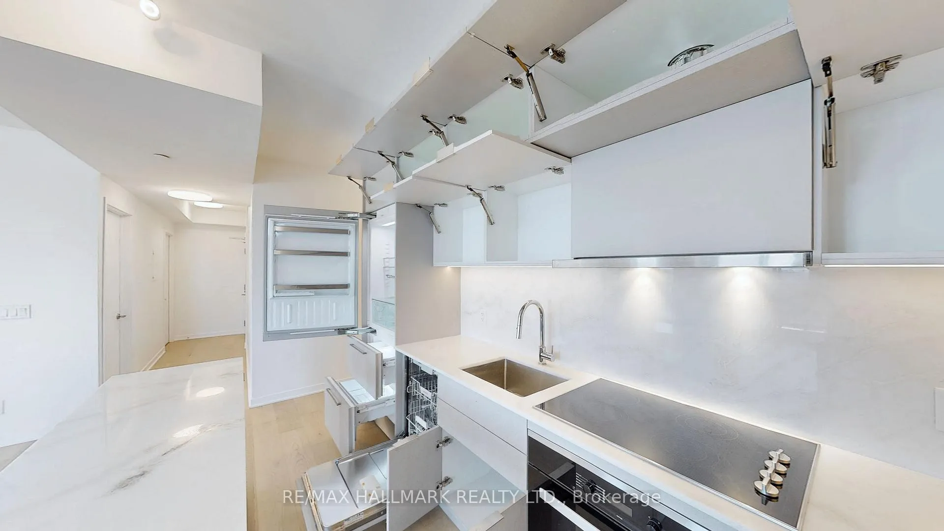 Photo 8 of Unit 906, 185 Alberta Avenue, Toronto, Oakwood Village — HOMEH