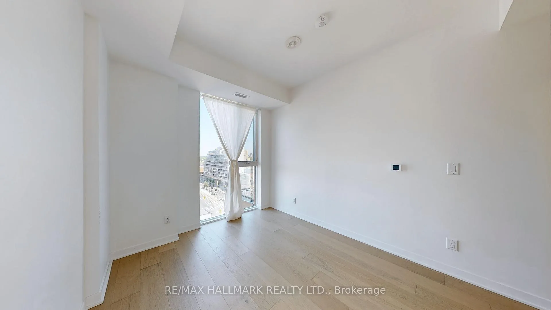 Photo 9 of Unit 906, 185 Alberta Avenue, Toronto, Oakwood Village — HOMEH