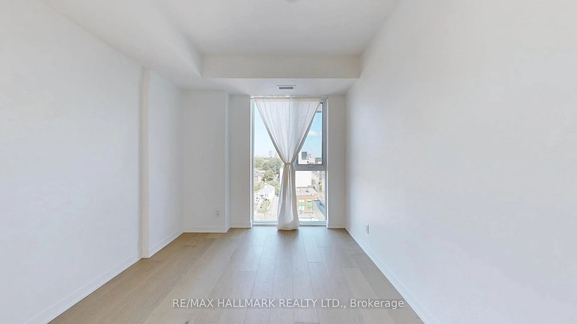 Photo 10 of Unit 906, 185 Alberta Avenue, Toronto, Oakwood Village — HOMEH