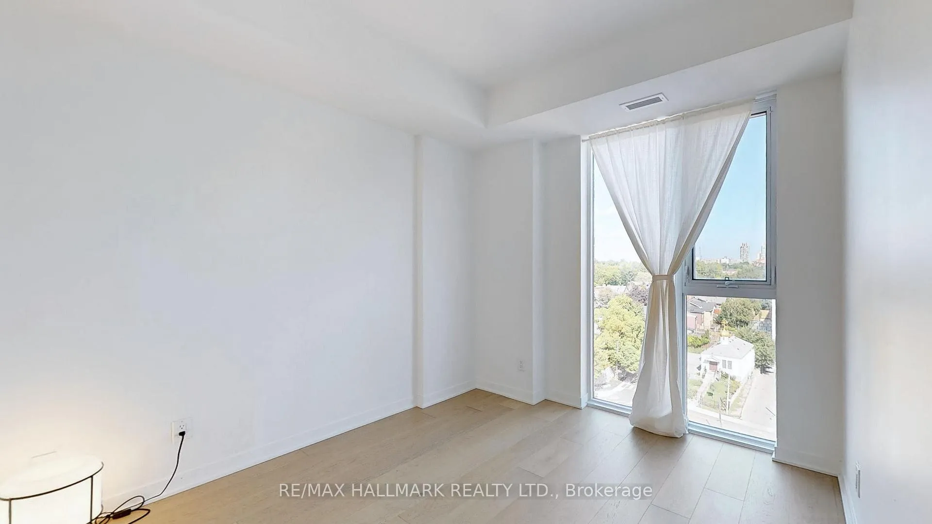 Photo 11 of Unit 906, 185 Alberta Avenue, Toronto, Oakwood Village — HOMEH