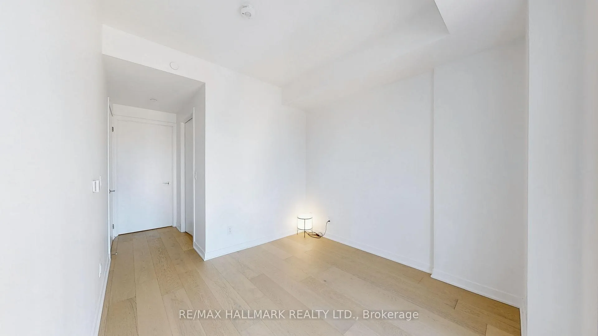 Photo 12 of Unit 906, 185 Alberta Avenue, Toronto, Oakwood Village — HOMEH