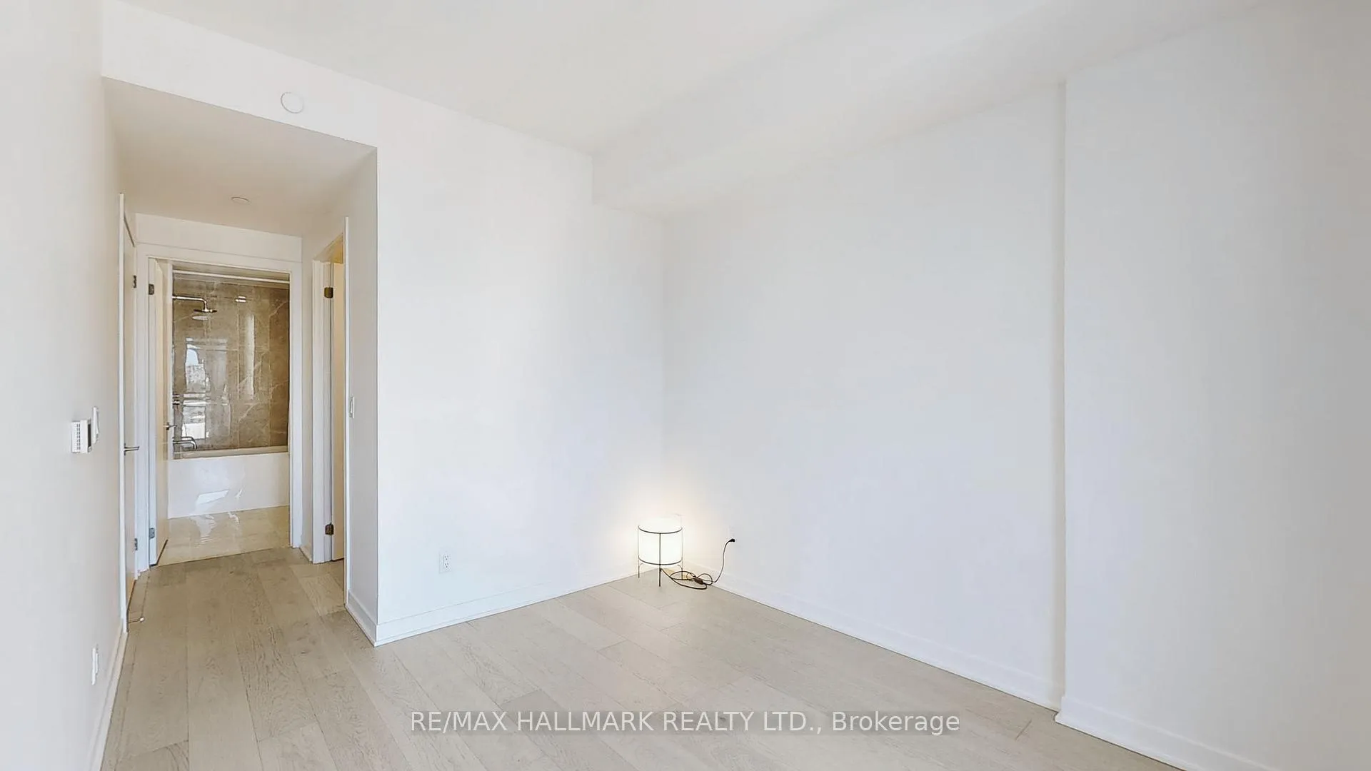 Photo 13 of Unit 906, 185 Alberta Avenue, Toronto, Oakwood Village — HOMEH