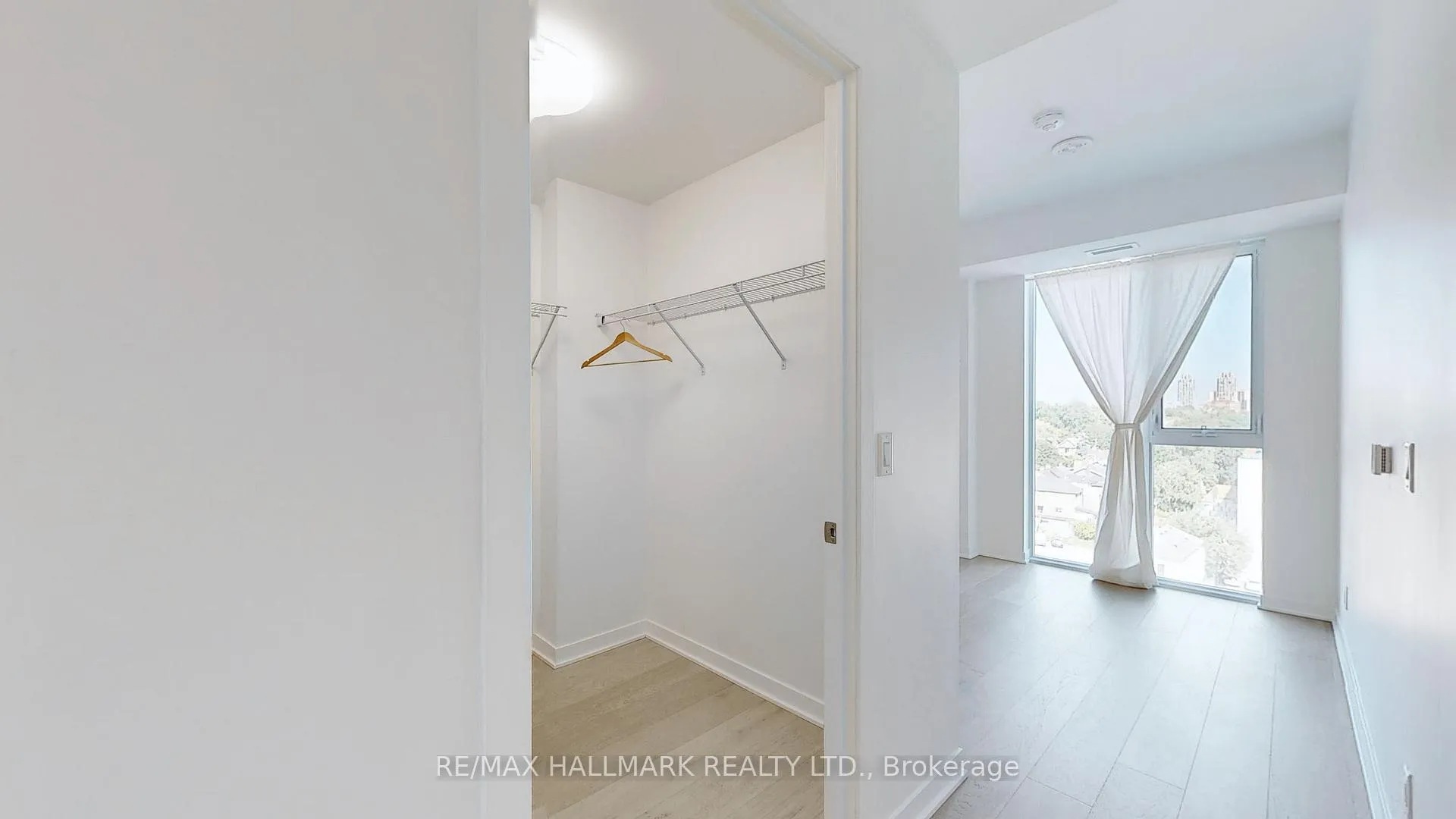 Photo 14 of Unit 906, 185 Alberta Avenue, Toronto, Oakwood Village — HOMEH
