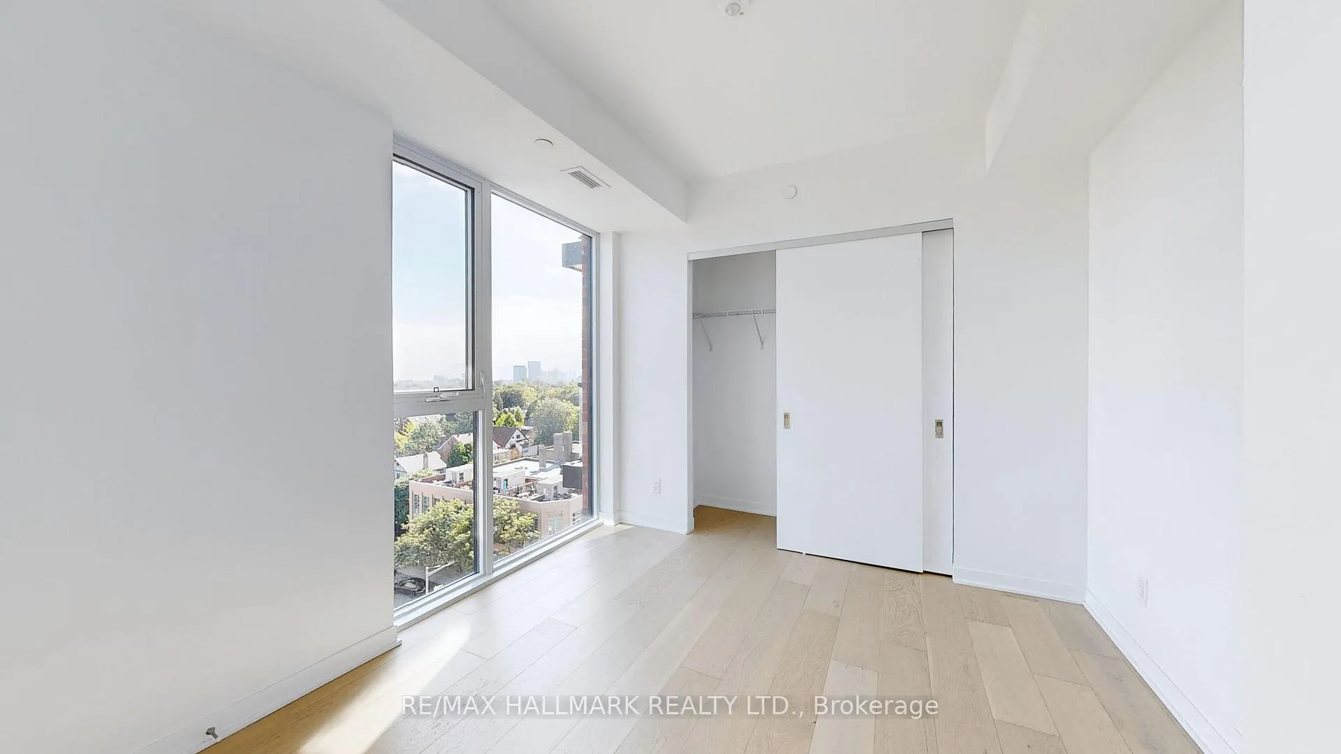 Photo 17 of Unit 906, 185 Alberta Avenue, Toronto, Oakwood Village — HOMEH
