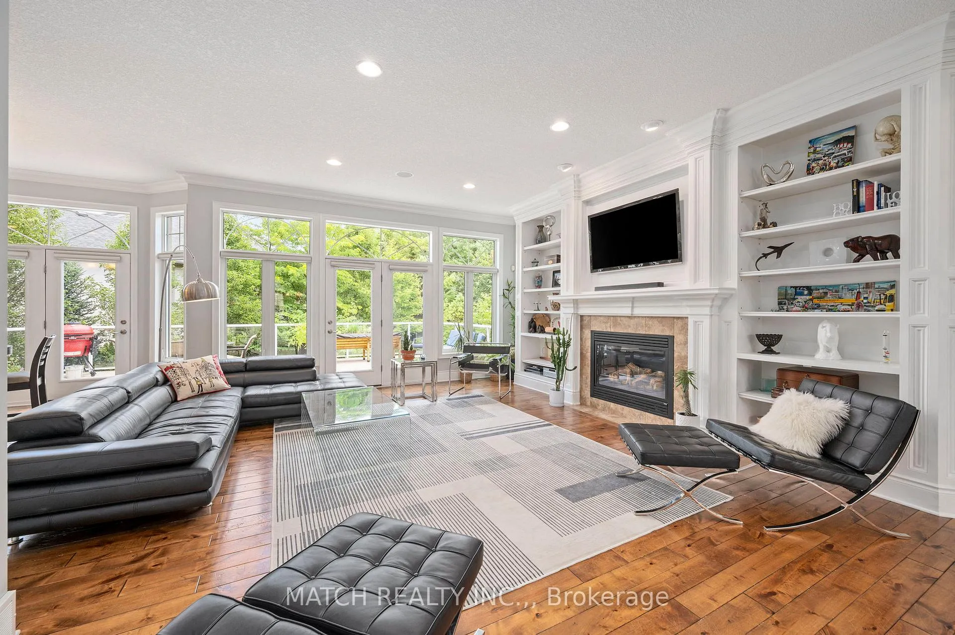 Photo 8 of 1465 Shore Road, London, South A — HOMEH