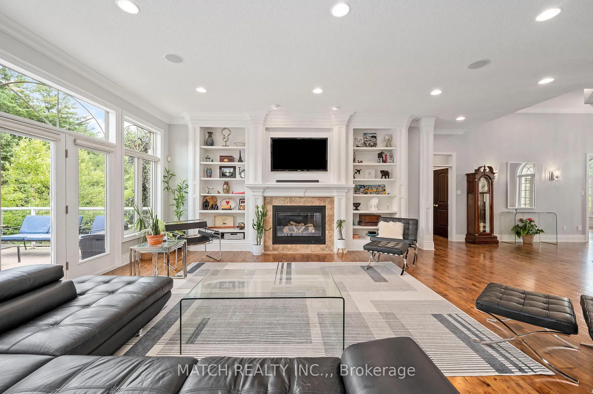 Photo 9 of 1465 Shore Road, London, South A — HOMEH