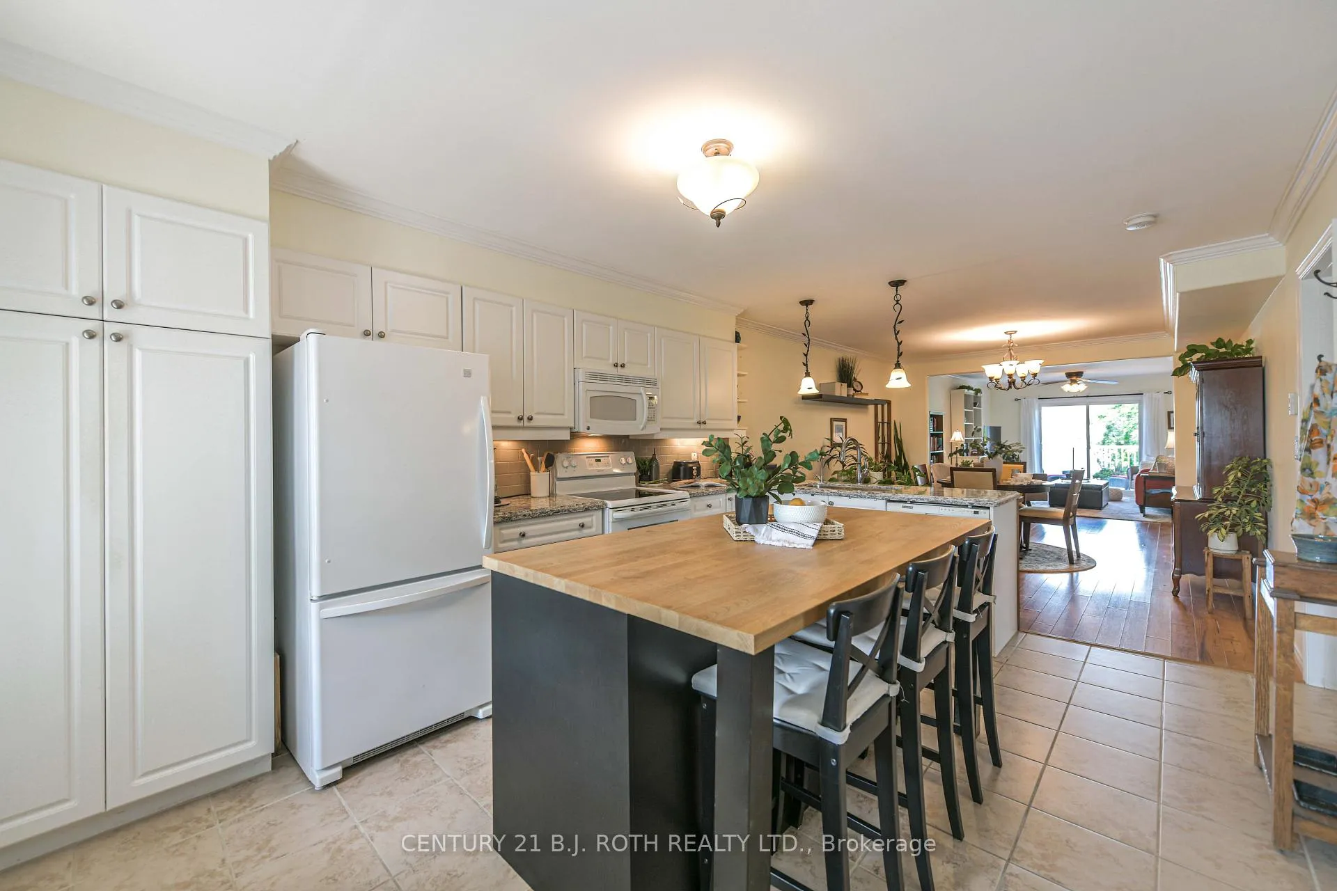 Photo 4 of Unit 204, 43 Creighton Street, Ramara, Atherley — HOMEH