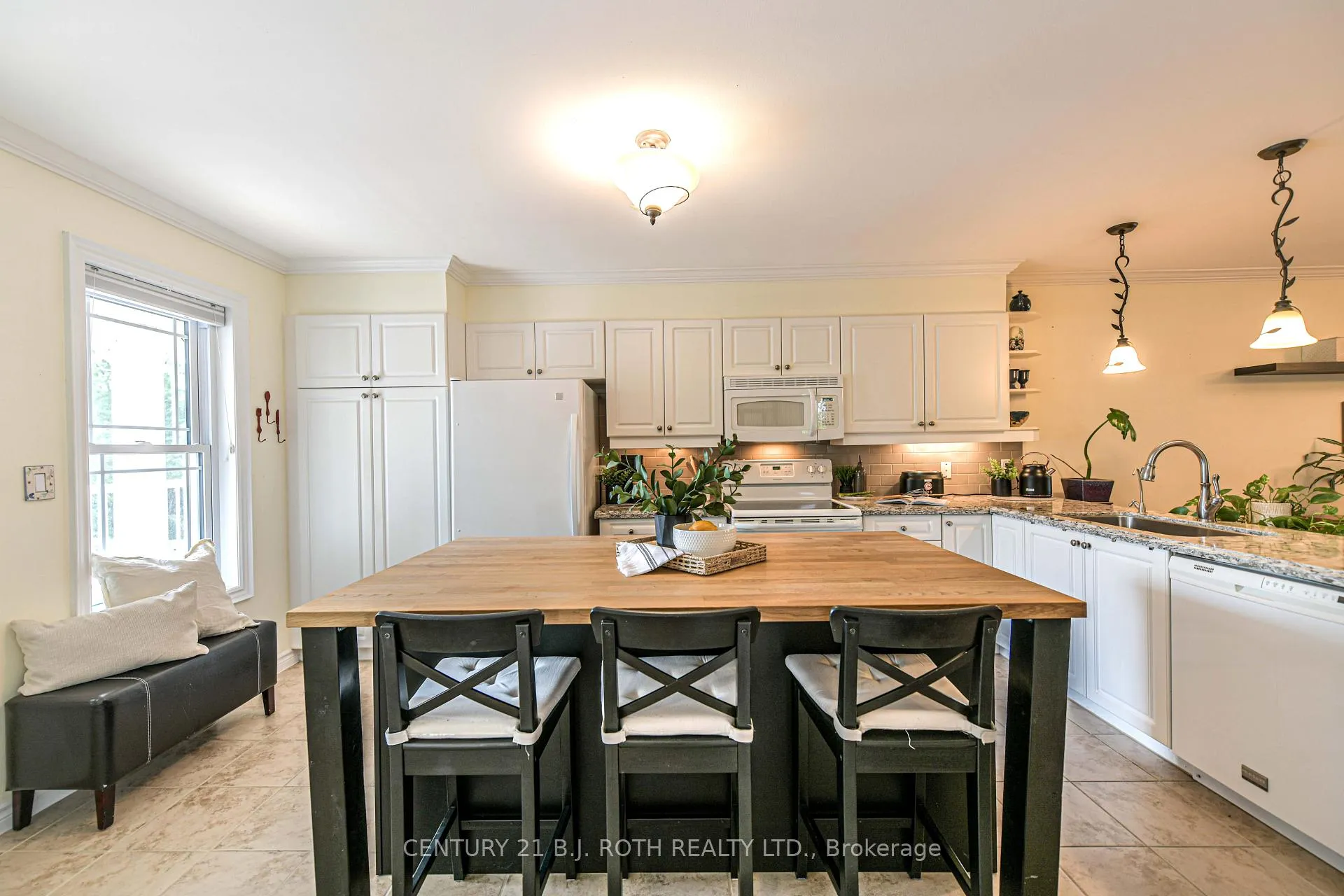 Photo 5 of Unit 204, 43 Creighton Street, Ramara, Atherley — HOMEH