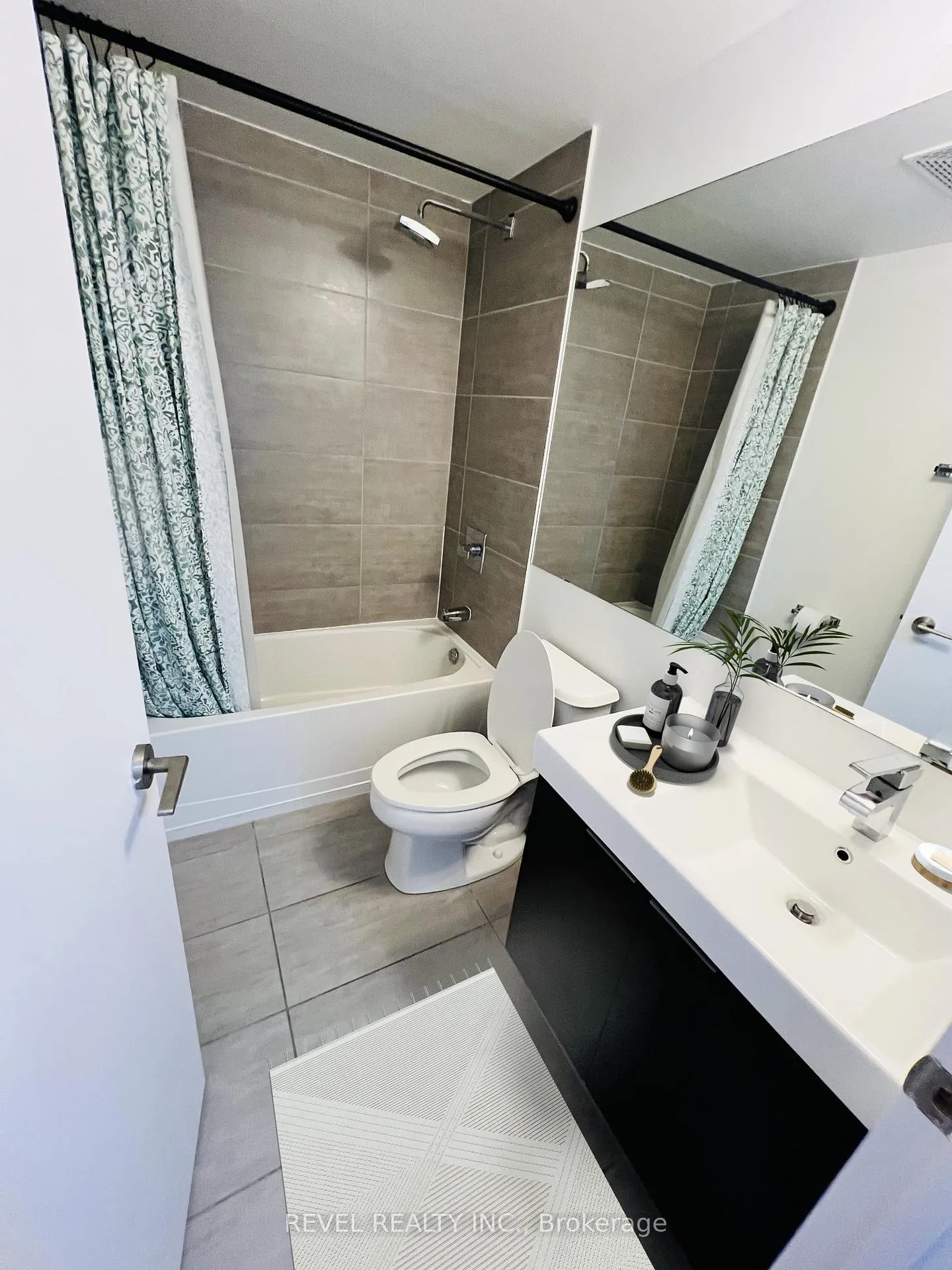 Photo 4 of Unit 404, 478 King Street W, Toronto, Waterfront Communities — HOMEH