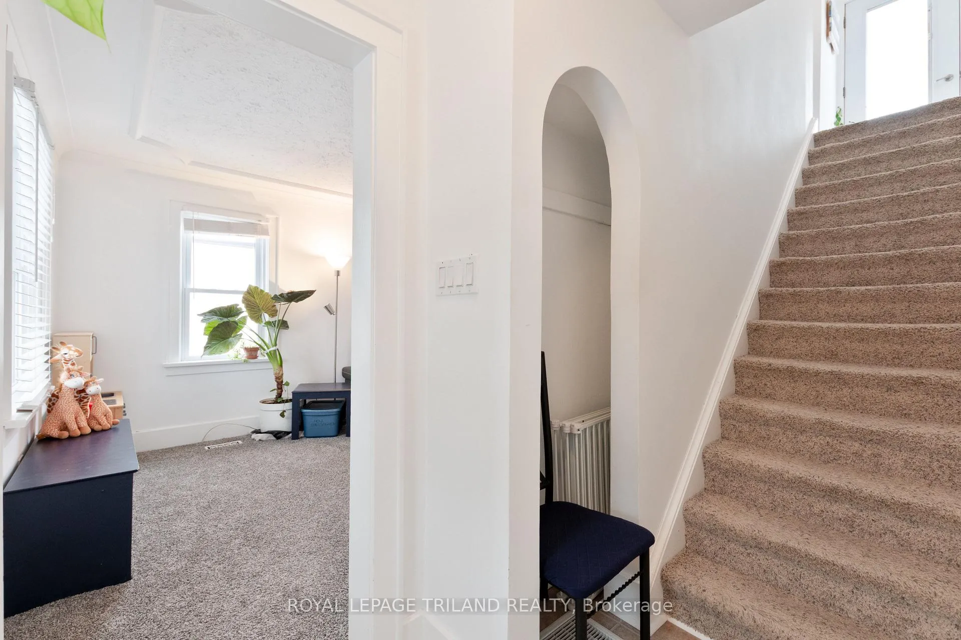 Photo 7 of 90 Locust Street, St. Thomas — HOMEH