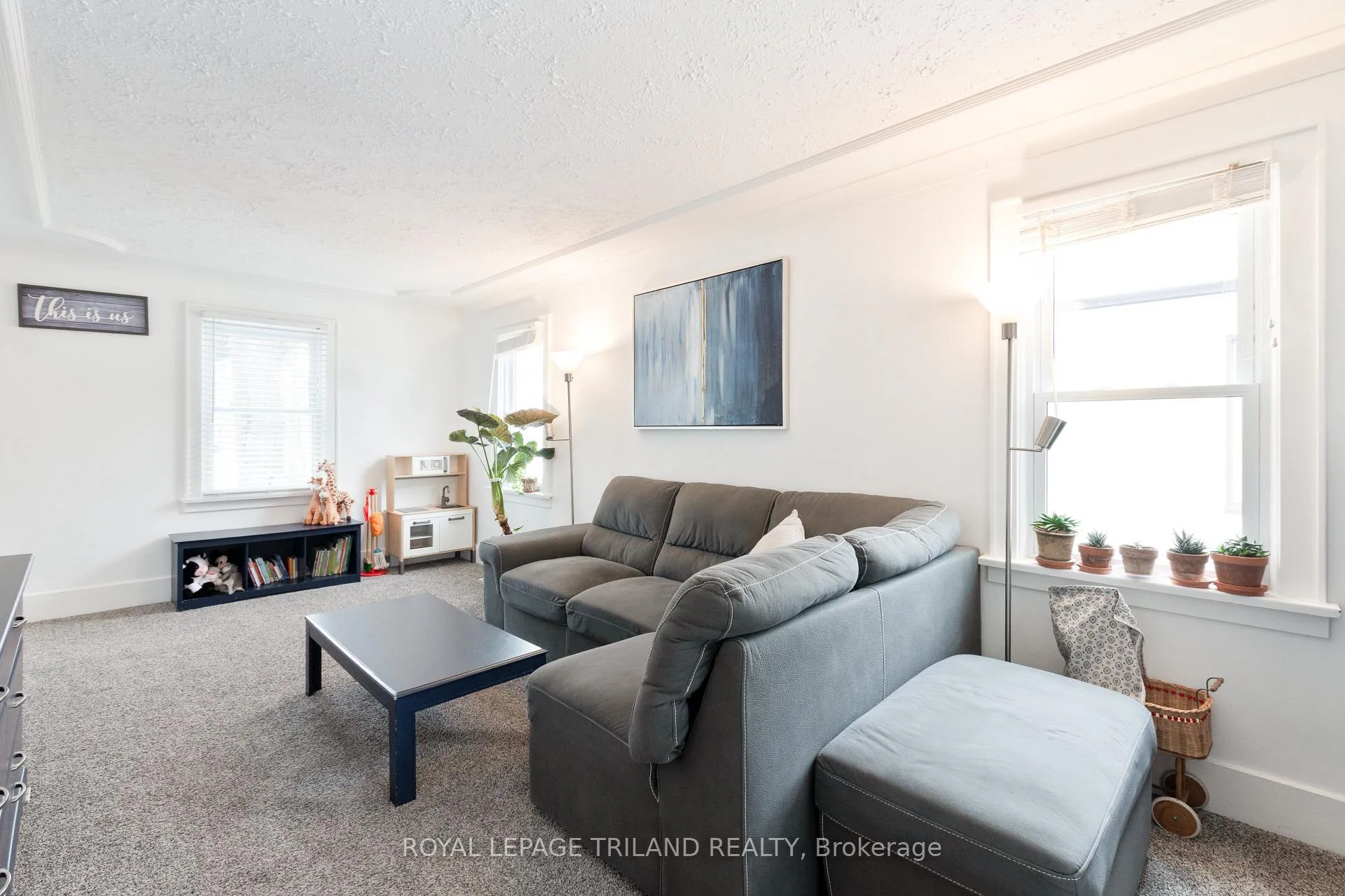 Photo 8 of 90 Locust Street, St. Thomas — HOMEH