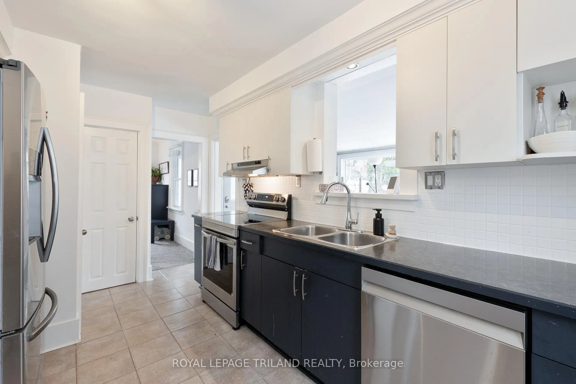 Photo 9 of 90 Locust Street, St. Thomas — HOMEH