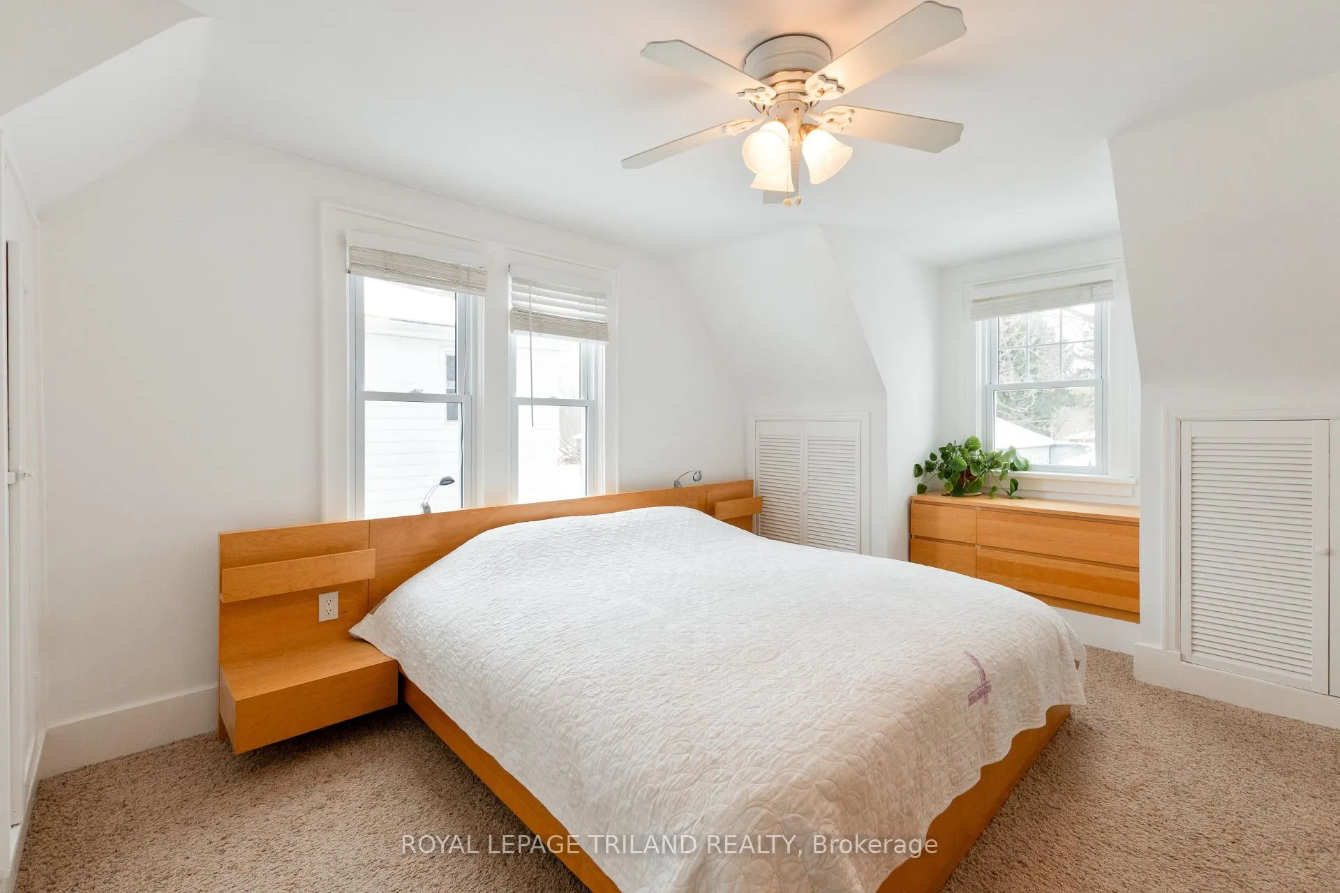 Photo 14 of 90 Locust Street, St. Thomas — HOMEH
