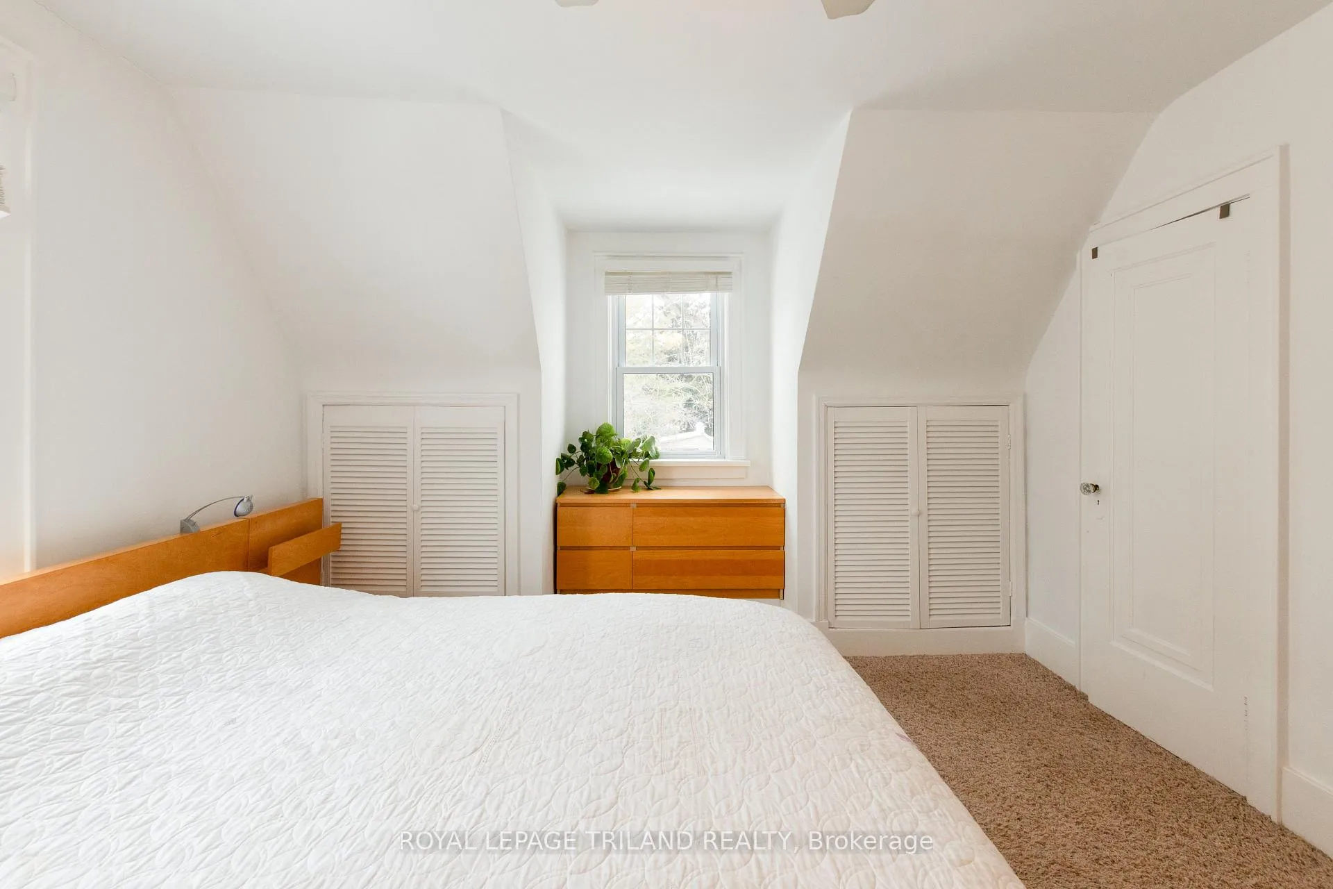 Photo 15 of 90 Locust Street, St. Thomas — HOMEH
