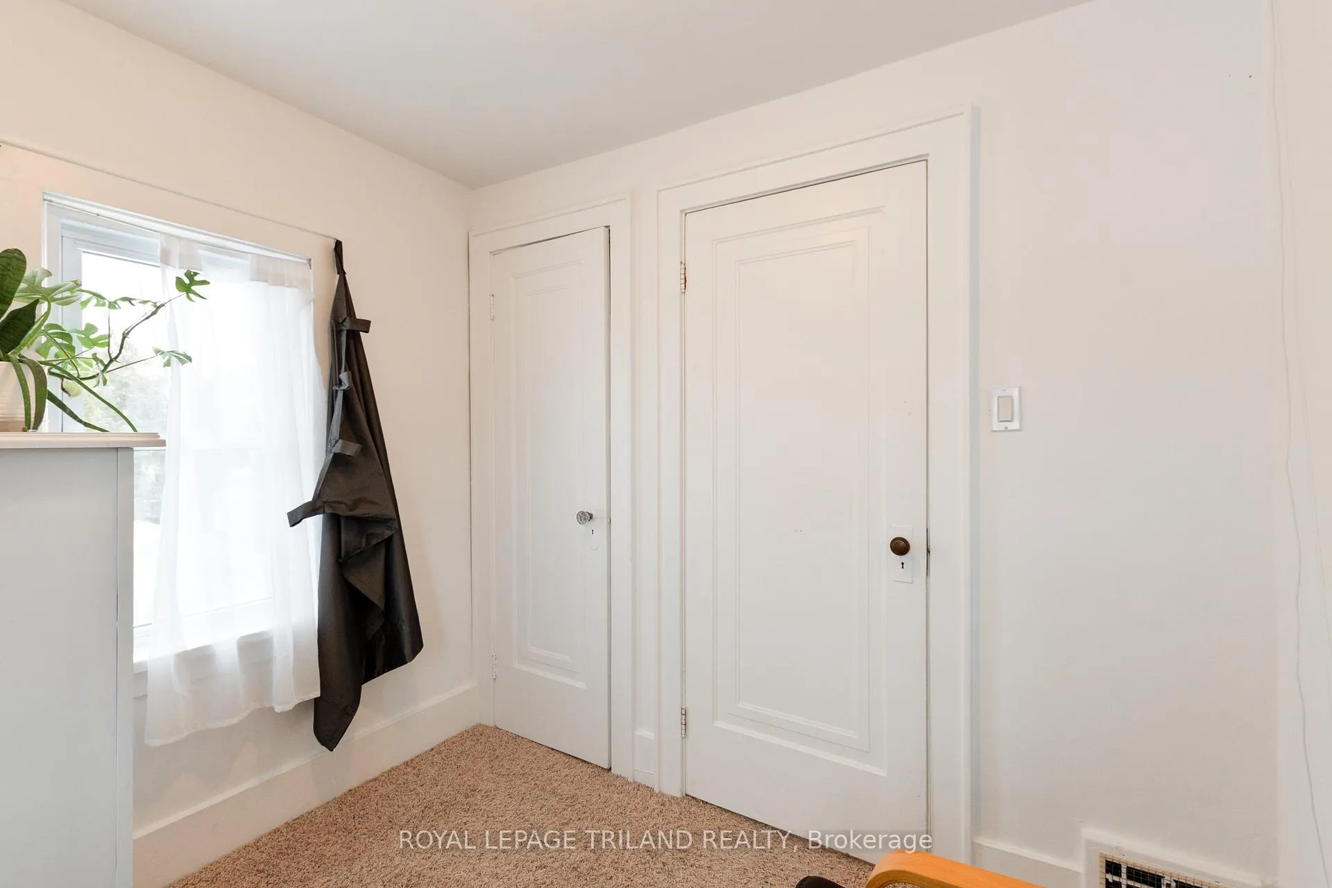 Photo 20 of 90 Locust Street, St. Thomas — HOMEH