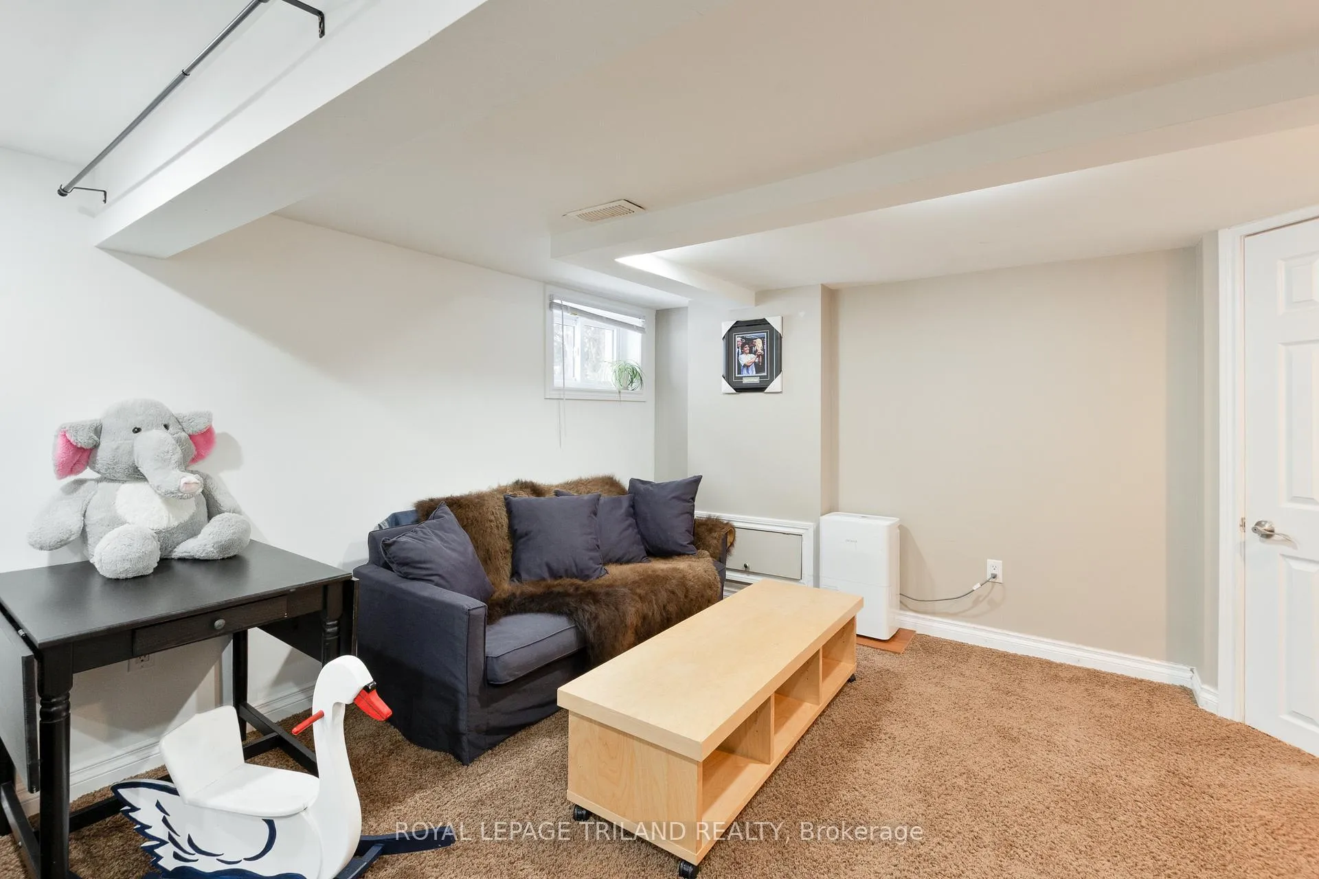 Photo 24 of 90 Locust Street, St. Thomas — HOMEH