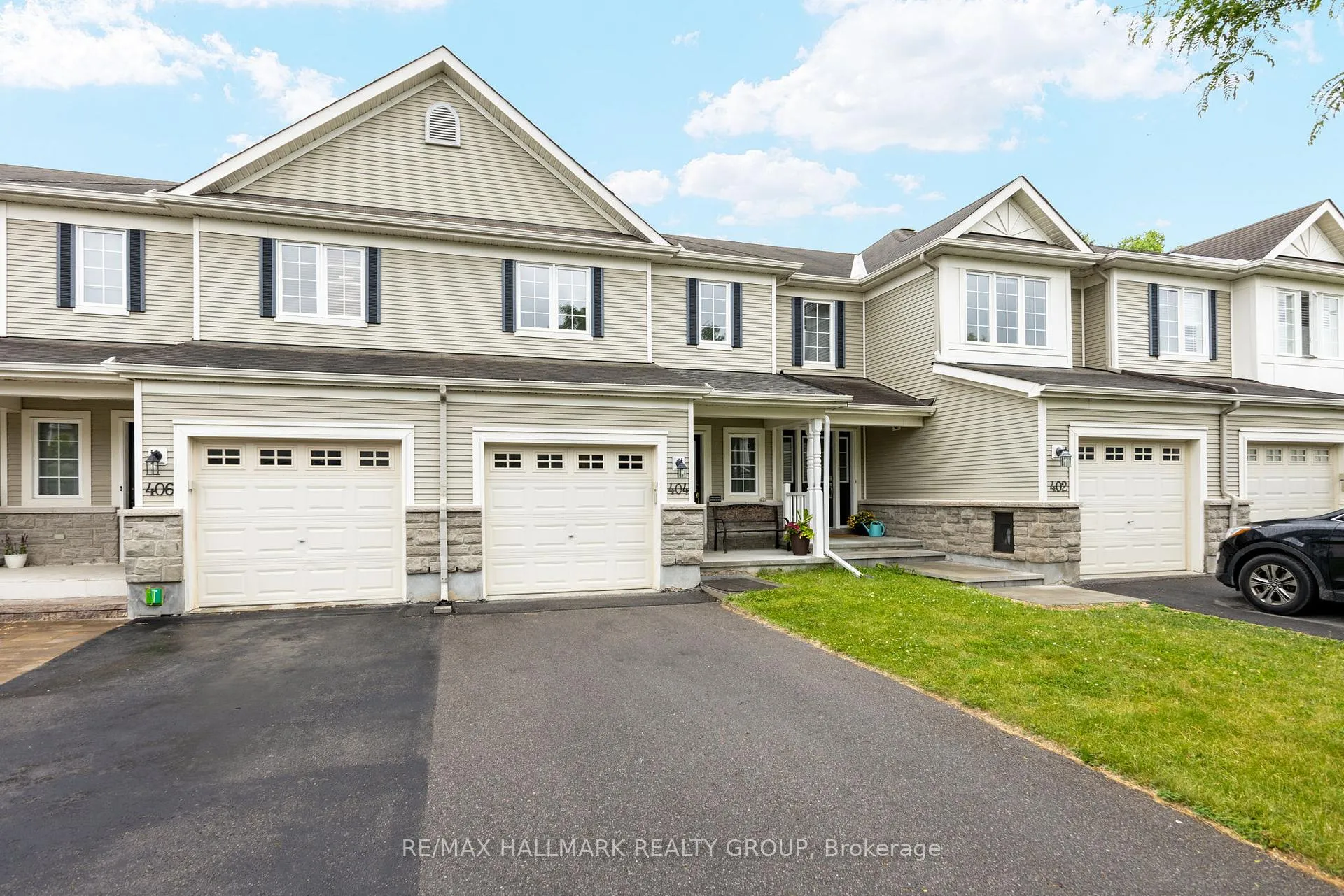 Photo 3 of 404 Wisteria Crescent, Ottawa, Riverside South — HOMEH