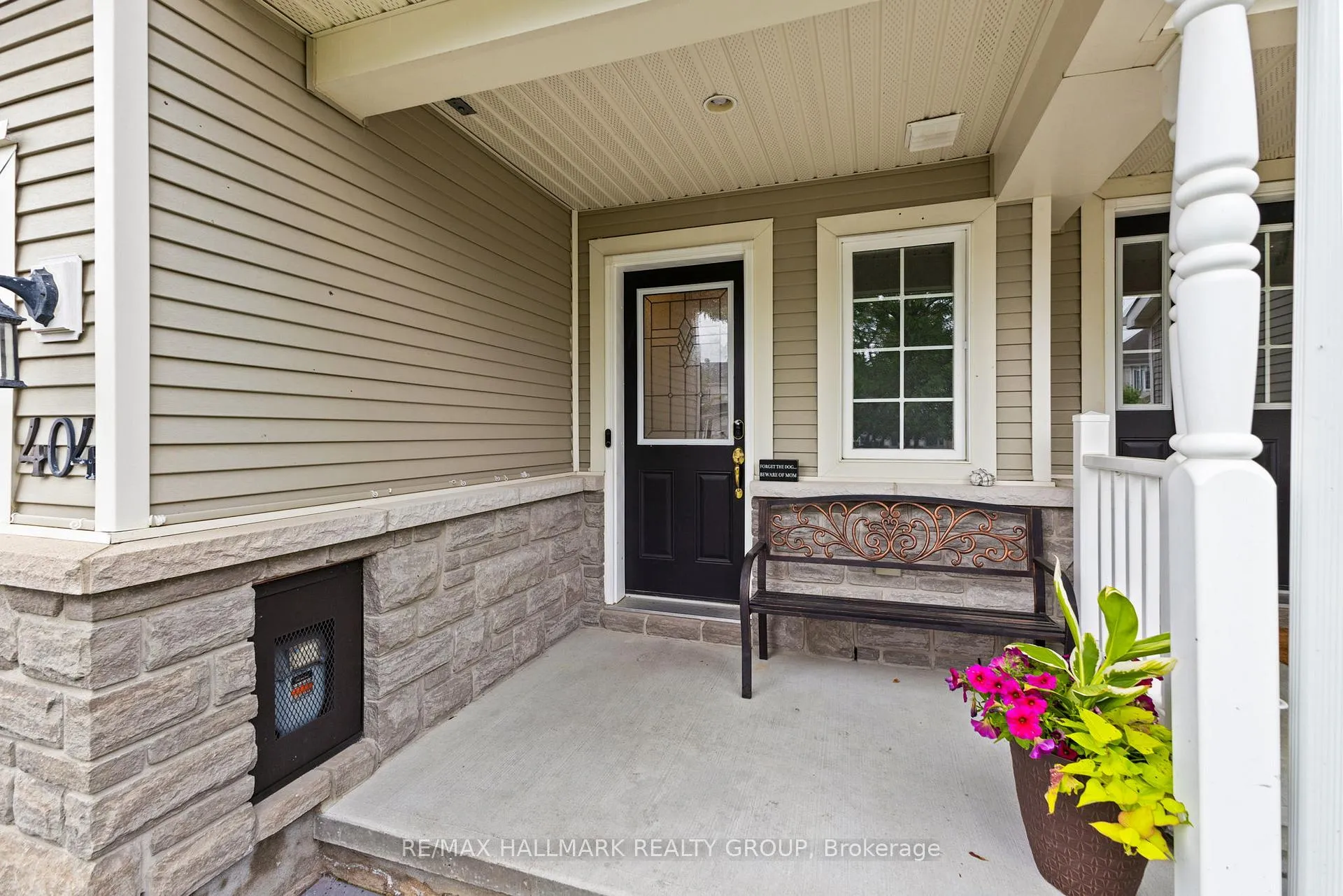 Photo 4 of 404 Wisteria Crescent, Ottawa, Riverside South — HOMEH