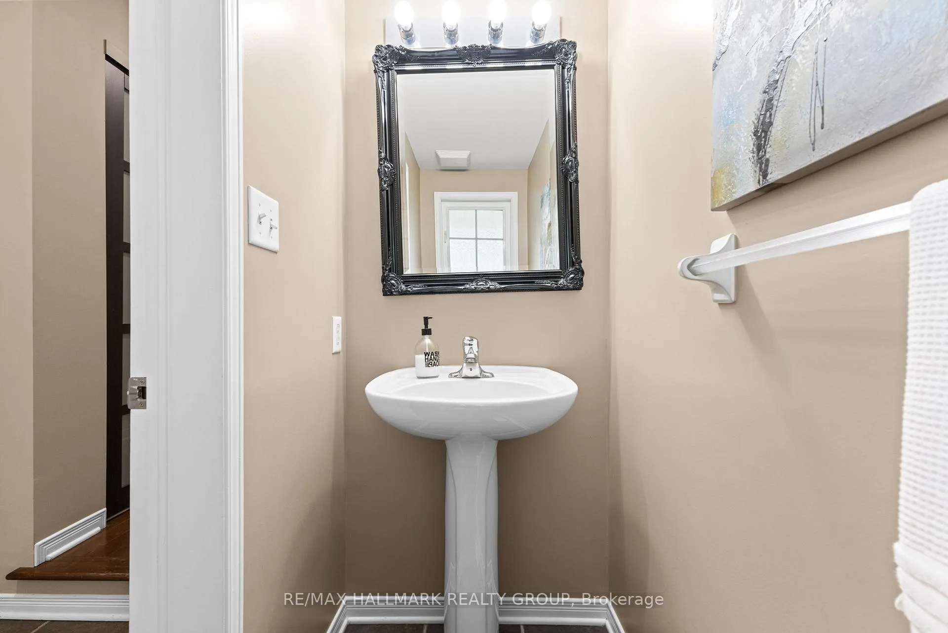 Photo 6 of 404 Wisteria Crescent, Ottawa, Riverside South — HOMEH