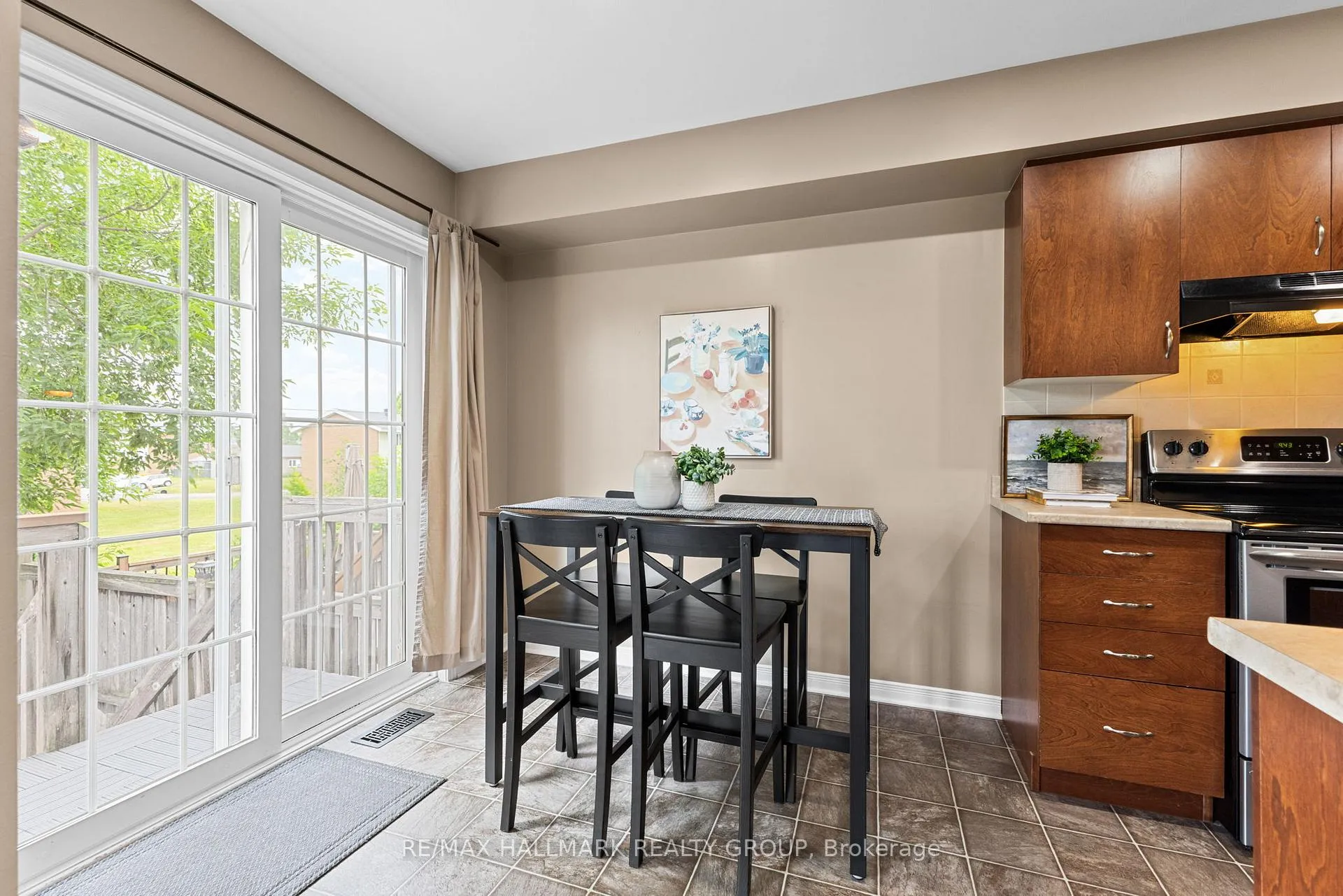 Photo 12 of 404 Wisteria Crescent, Ottawa, Riverside South — HOMEH