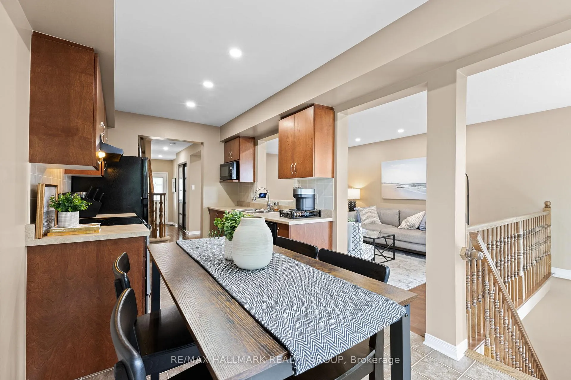 Photo 14 of 404 Wisteria Crescent, Ottawa, Riverside South — HOMEH