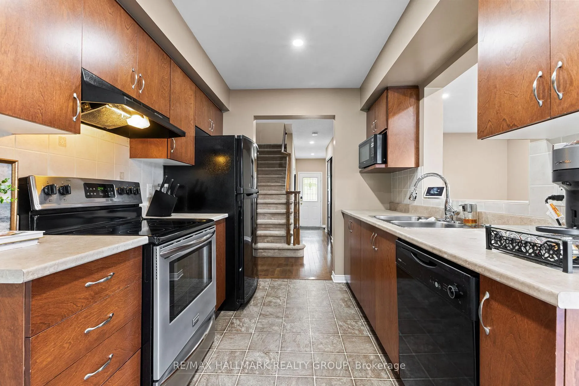 Photo 15 of 404 Wisteria Crescent, Ottawa, Riverside South — HOMEH