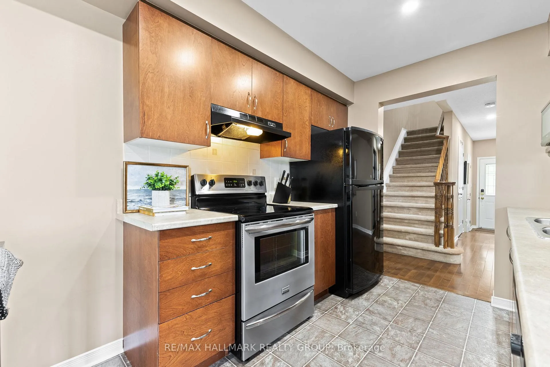 Photo 16 of 404 Wisteria Crescent, Ottawa, Riverside South — HOMEH