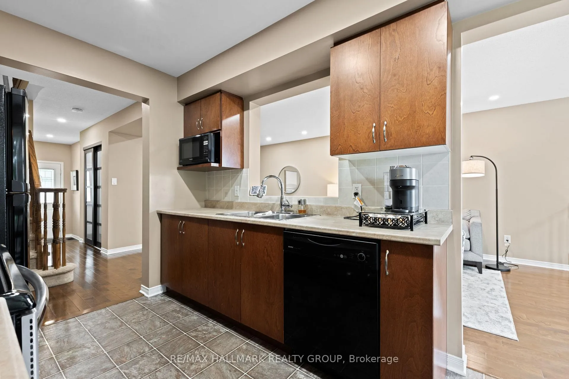 Photo 17 of 404 Wisteria Crescent, Ottawa, Riverside South — HOMEH