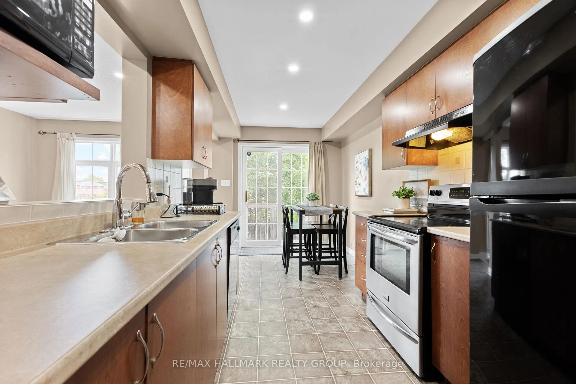 Photo 19 of 404 Wisteria Crescent, Ottawa, Riverside South — HOMEH