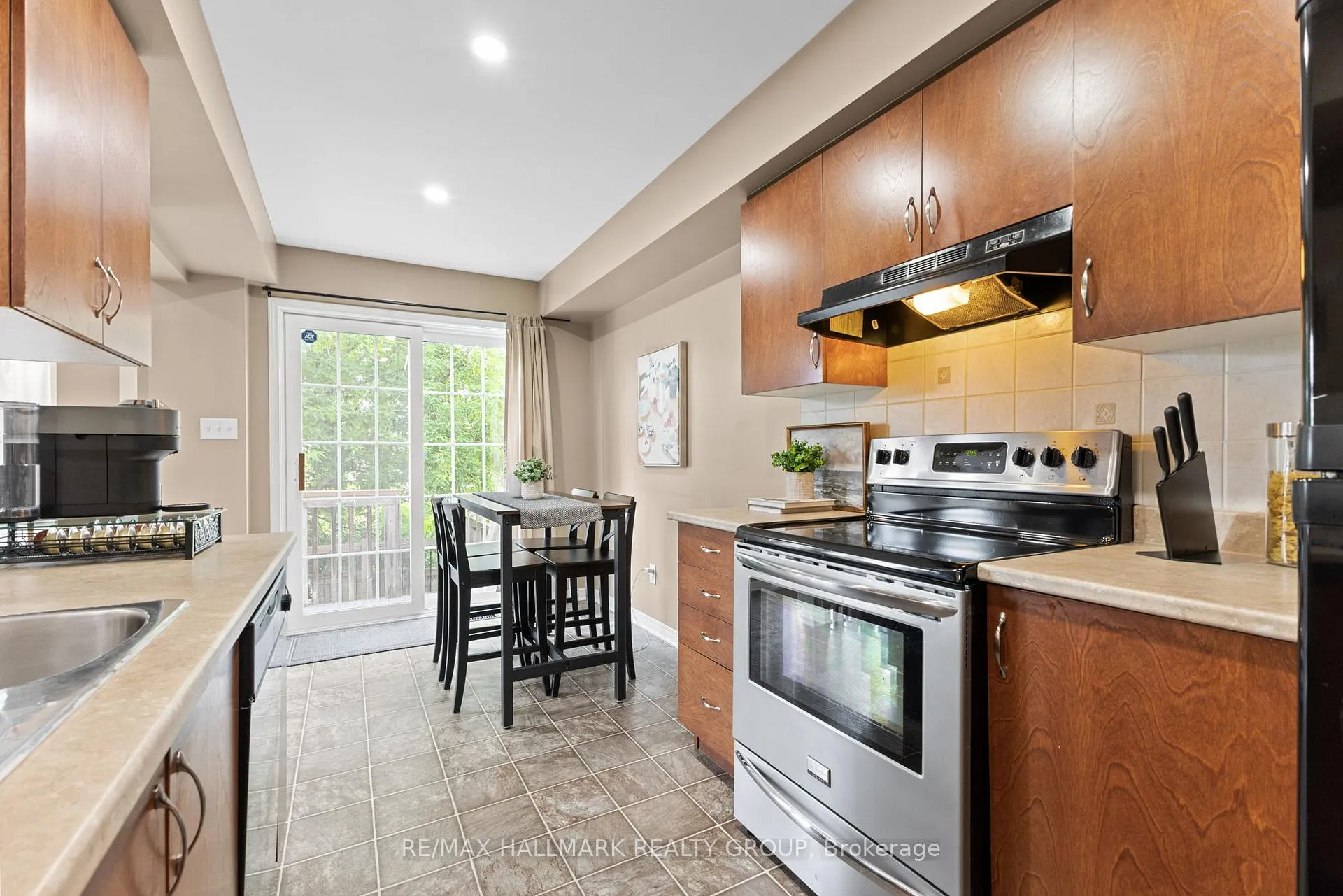 Photo 20 of 404 Wisteria Crescent, Ottawa, Riverside South — HOMEH