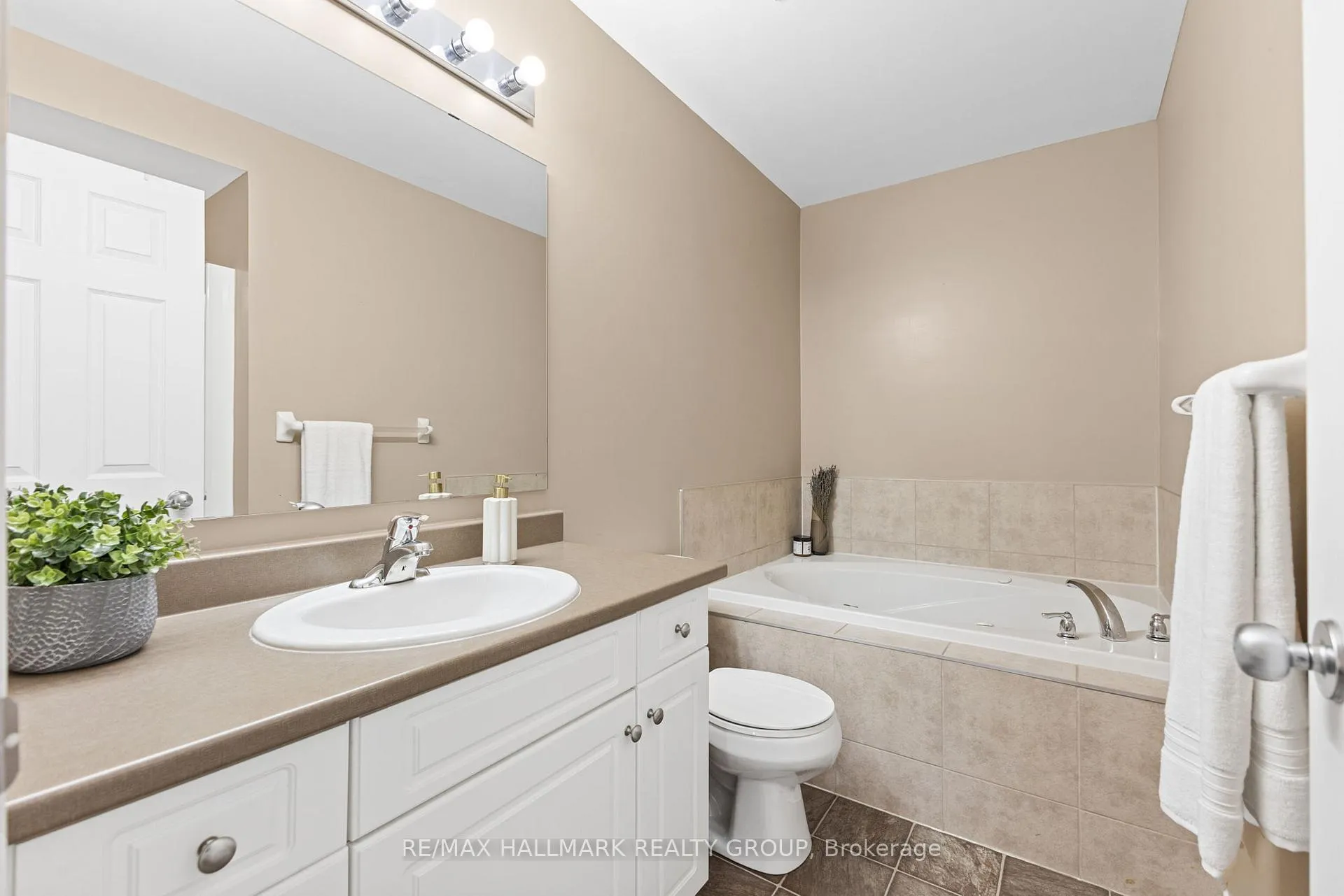 Photo 26 of 404 Wisteria Crescent, Ottawa, Riverside South — HOMEH
