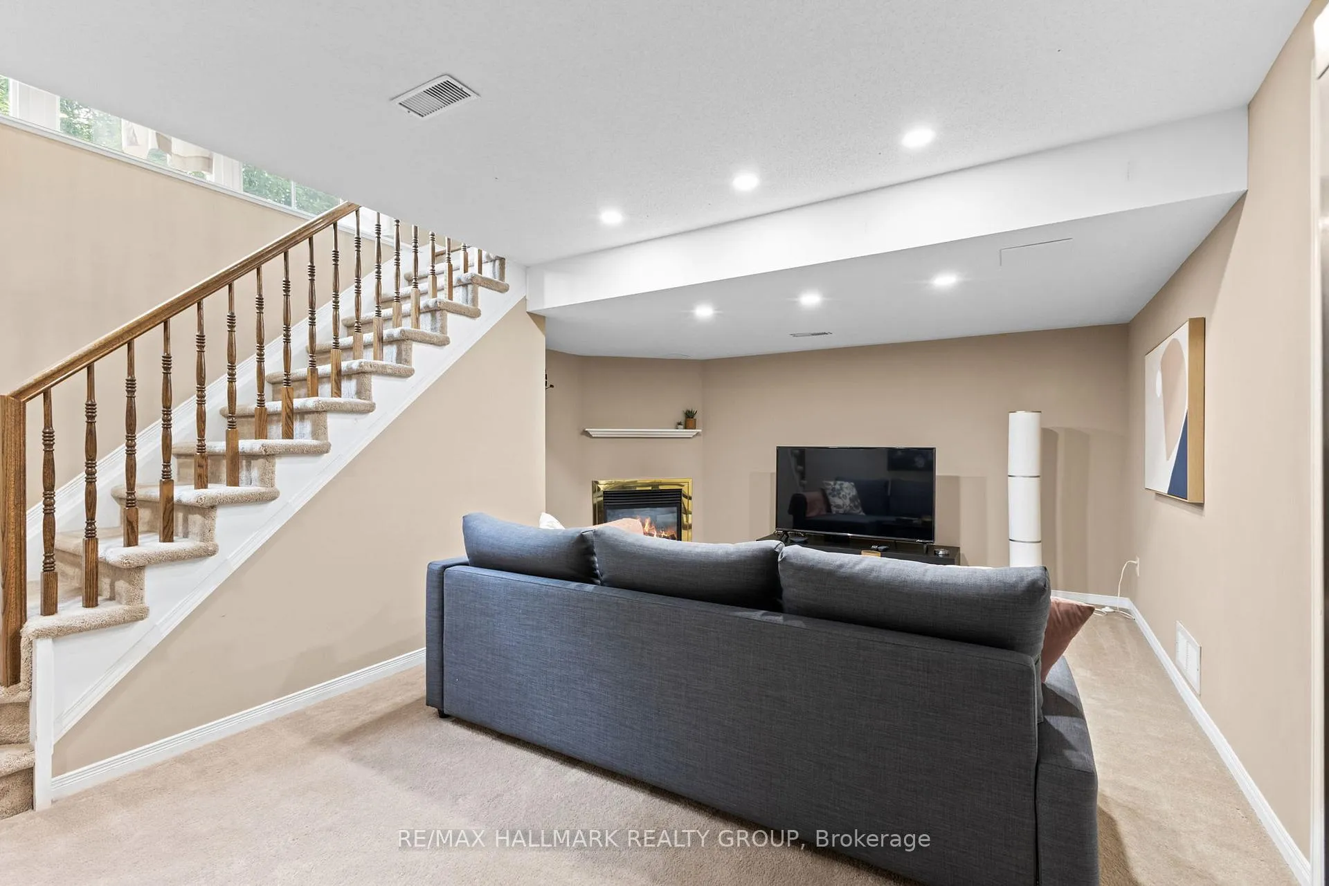 Photo 34 of 404 Wisteria Crescent, Ottawa, Riverside South — HOMEH