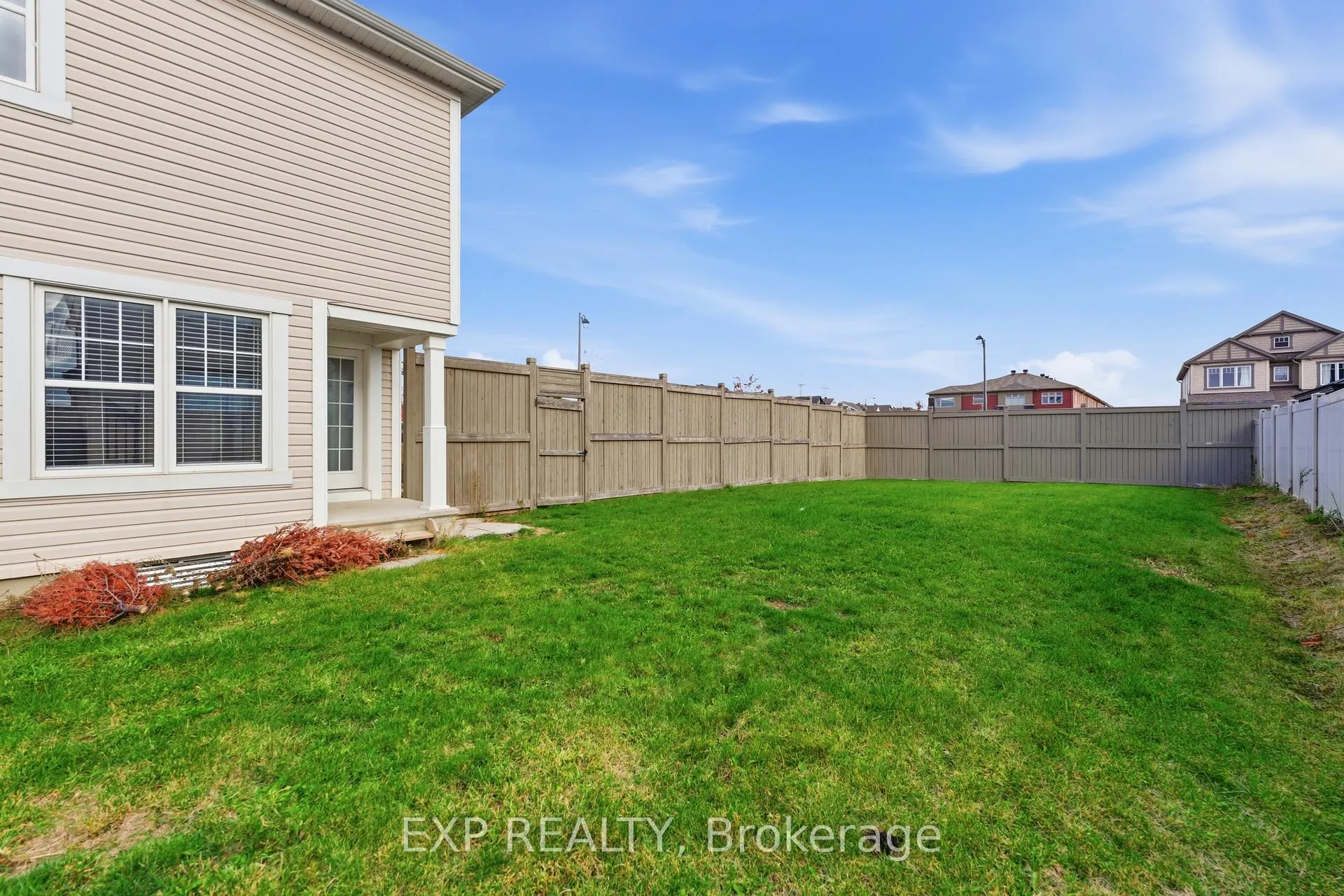 Photo 5 of 100 Cranesbill Road, Ottawa, Kanata - Emerald Meadows/Trailwest — HOMEH