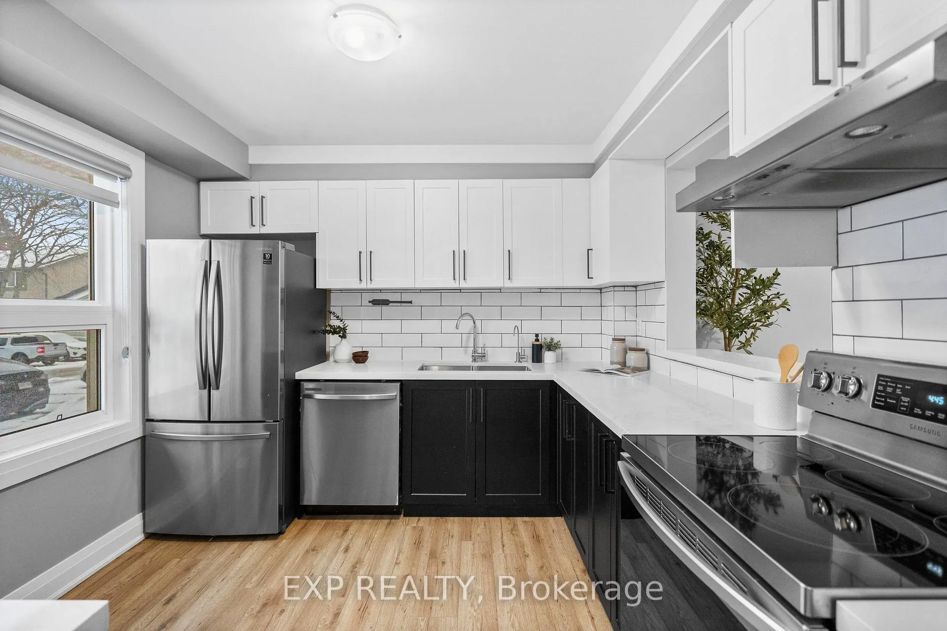 Photo 16 of 641 Woodward Avenue, Milton, Dorset Park — HOMEH