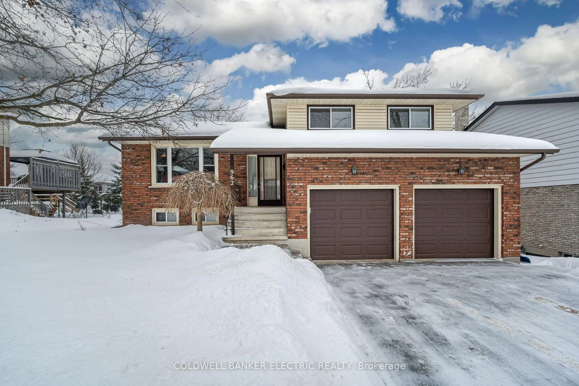 Photo 1 of 962 Golfview Road, Peterborough, Otonabee Ward 1 — HOMEH