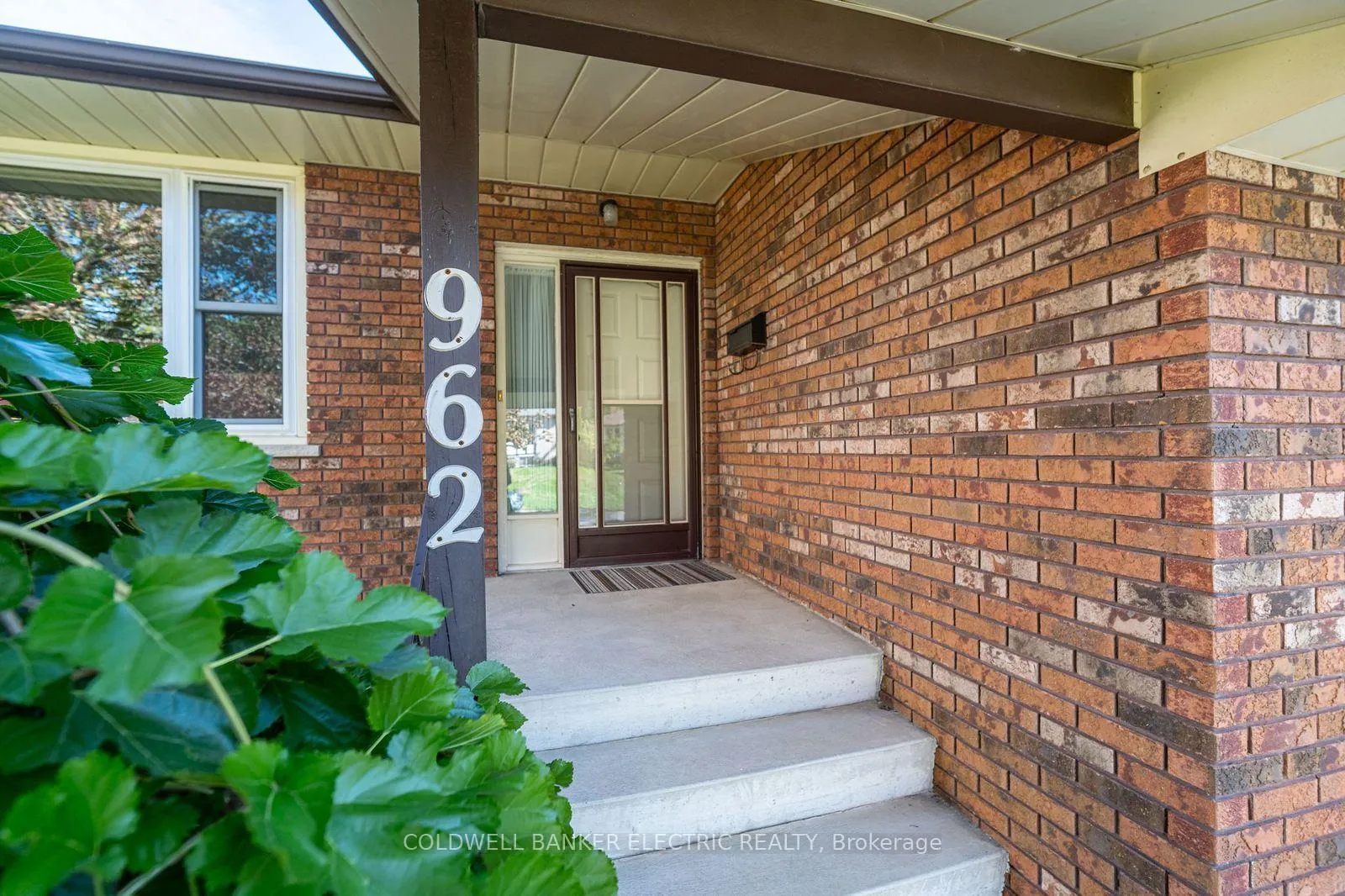 Photo 3 of 962 Golfview Road, Peterborough, Otonabee Ward 1 — HOMEH