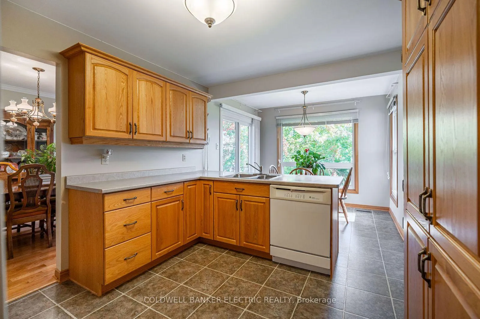 Photo 9 of 962 Golfview Road, Peterborough, Otonabee Ward 1 — HOMEH