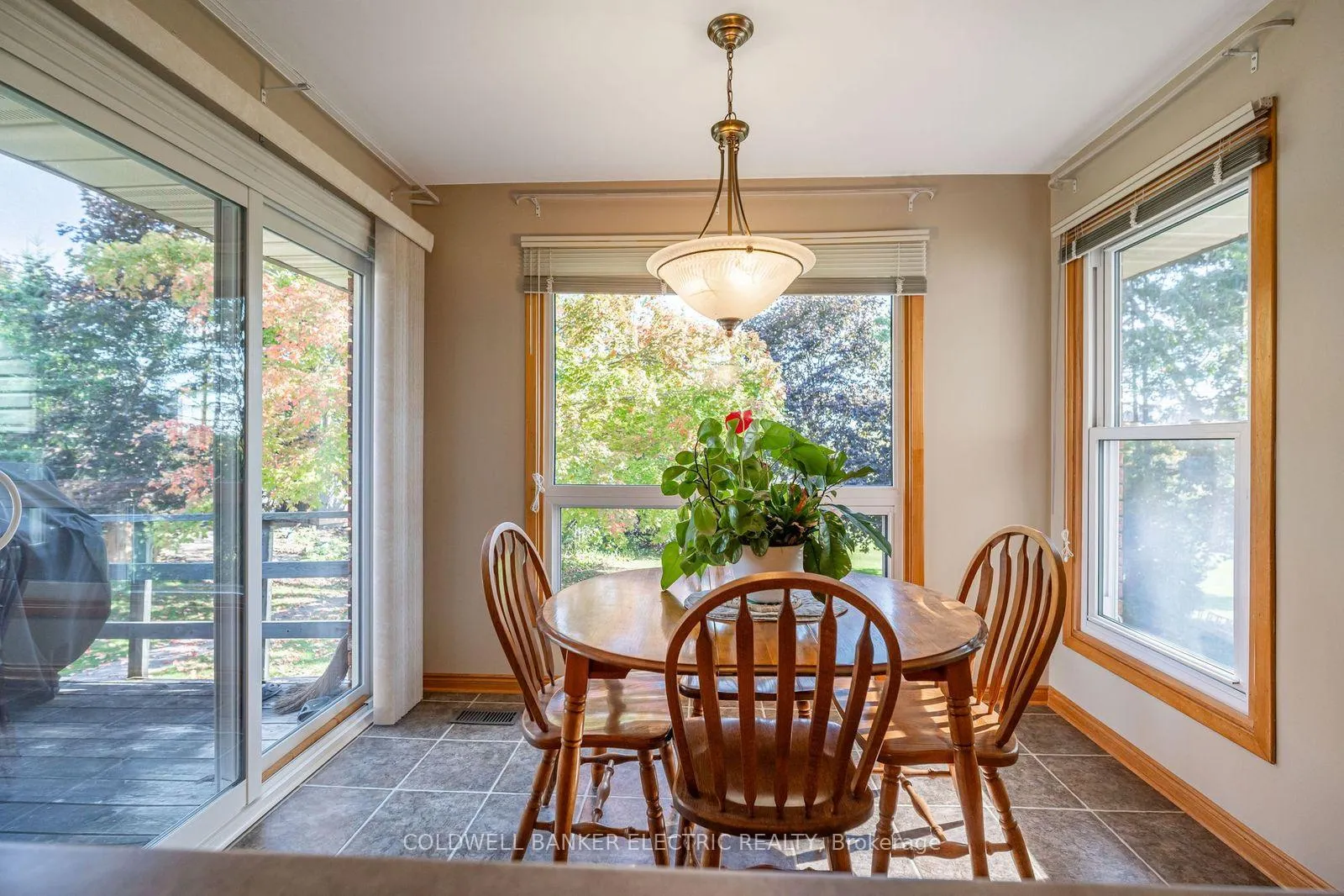 Photo 10 of 962 Golfview Road, Peterborough, Otonabee Ward 1 — HOMEH