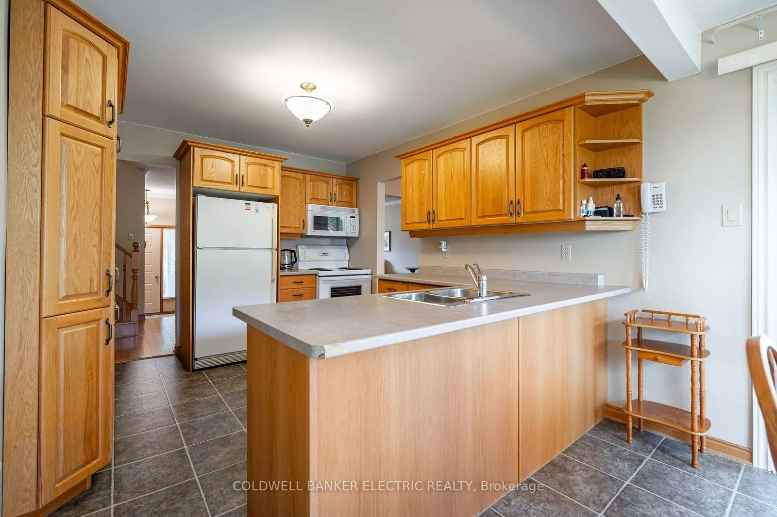 Photo 11 of 962 Golfview Road, Peterborough, Otonabee Ward 1 — HOMEH