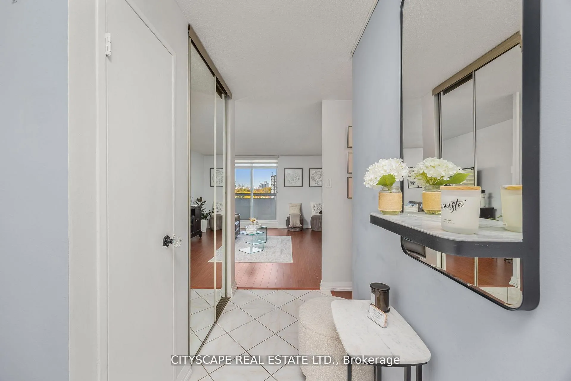 Photo 2 of Unit 10, 1 Royal Orchard Blv Boulevard, Markham, Royal Orchard — HOMEH